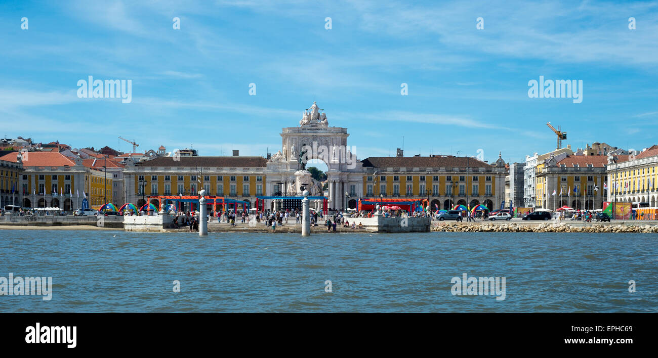La Praca do Comercio vu du Tage, Lisbonne. Banque D'Images