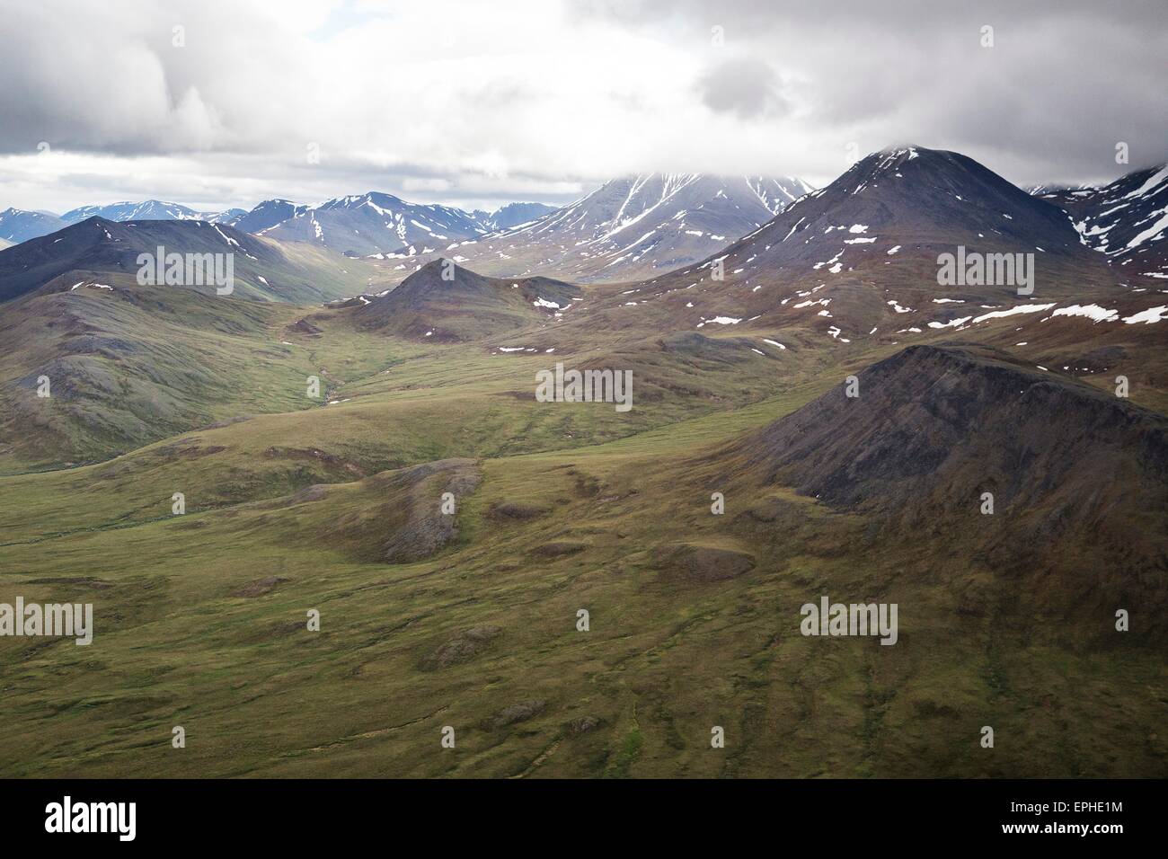 Zone d'étude de l'Arctique central aux portes du Parc National de l'Arctique en Alaska. Cette zone peu connue 320 000 acres est absolument magnifique et composé de toundra onduleuse et pics couverts de neige. Banque D'Images