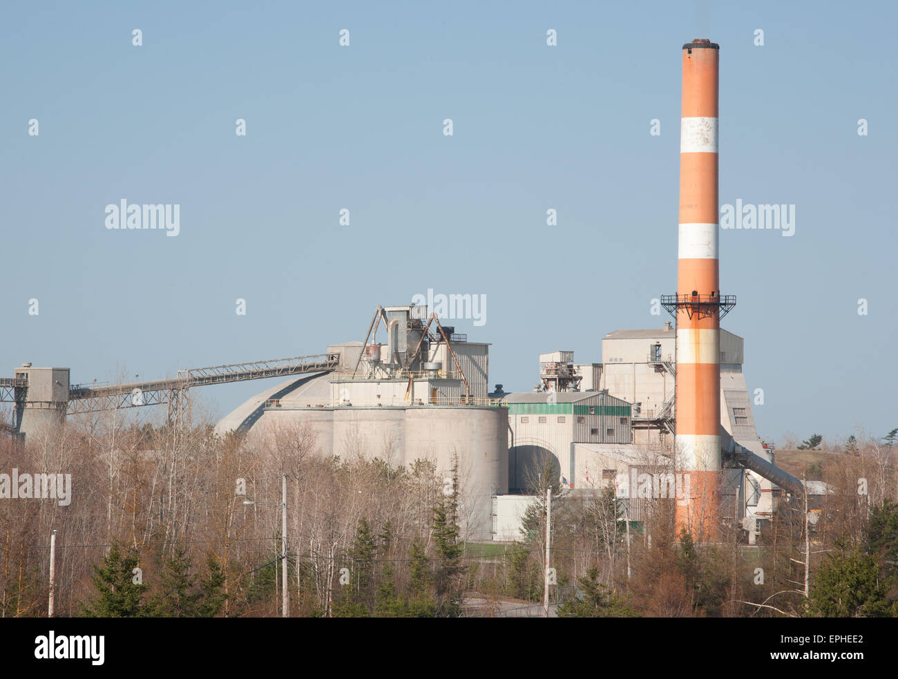PLEASANT VALLEY, CANADA - 15 MAI 2015 : Lafarge est une société multinationale produisant du ciment et des granulats de construction. Banque D'Images