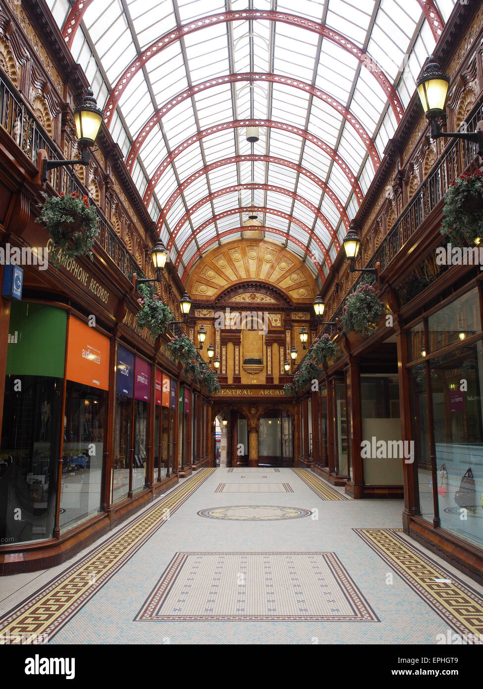 À l'intérieur de l'Arcade centrale de marché Grainger Town, partie de Newcastle Upon Tyne, Angleterre Banque D'Images