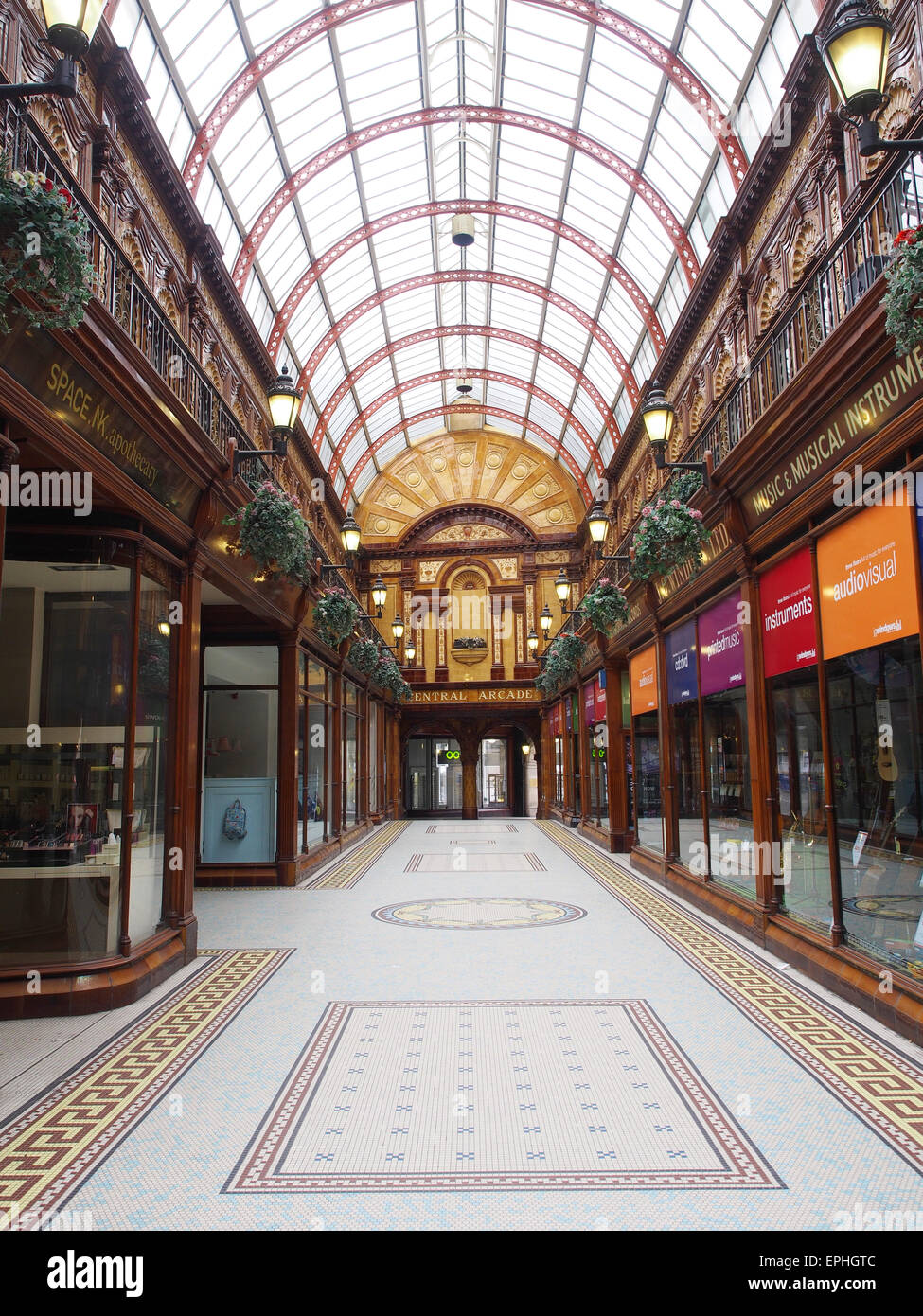À l'intérieur de l'Arcade centrale de marché Grainger Town, partie de Newcastle Upon Tyne, Angleterre Banque D'Images