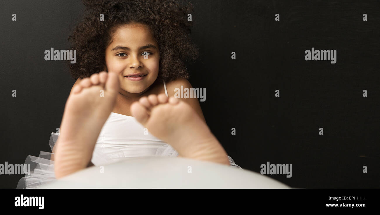 Portrait d'une petite danseuse de ballet smiling Banque D'Images