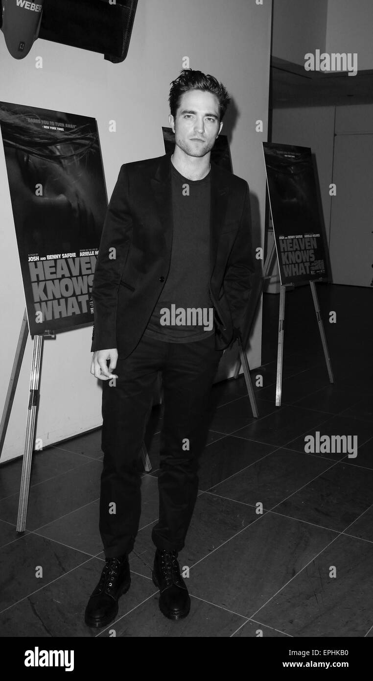 New York, NY, USA. 18 mai, 2015. Arrivées à Robert Pattinson pour Dieu sait quoi Premiere, Celeste Bartos Forum au Museum of Modern Art (MoMA), New York, NY 18 mai 2015. Crédit : Lev Radin/Everett Collection/Alamy Live News Banque D'Images