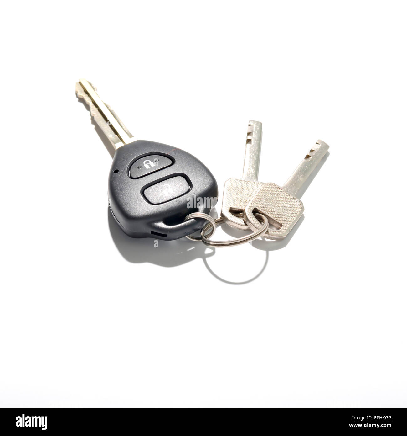 Clés et clé de voiture isolé sur fond blanc Banque D'Images