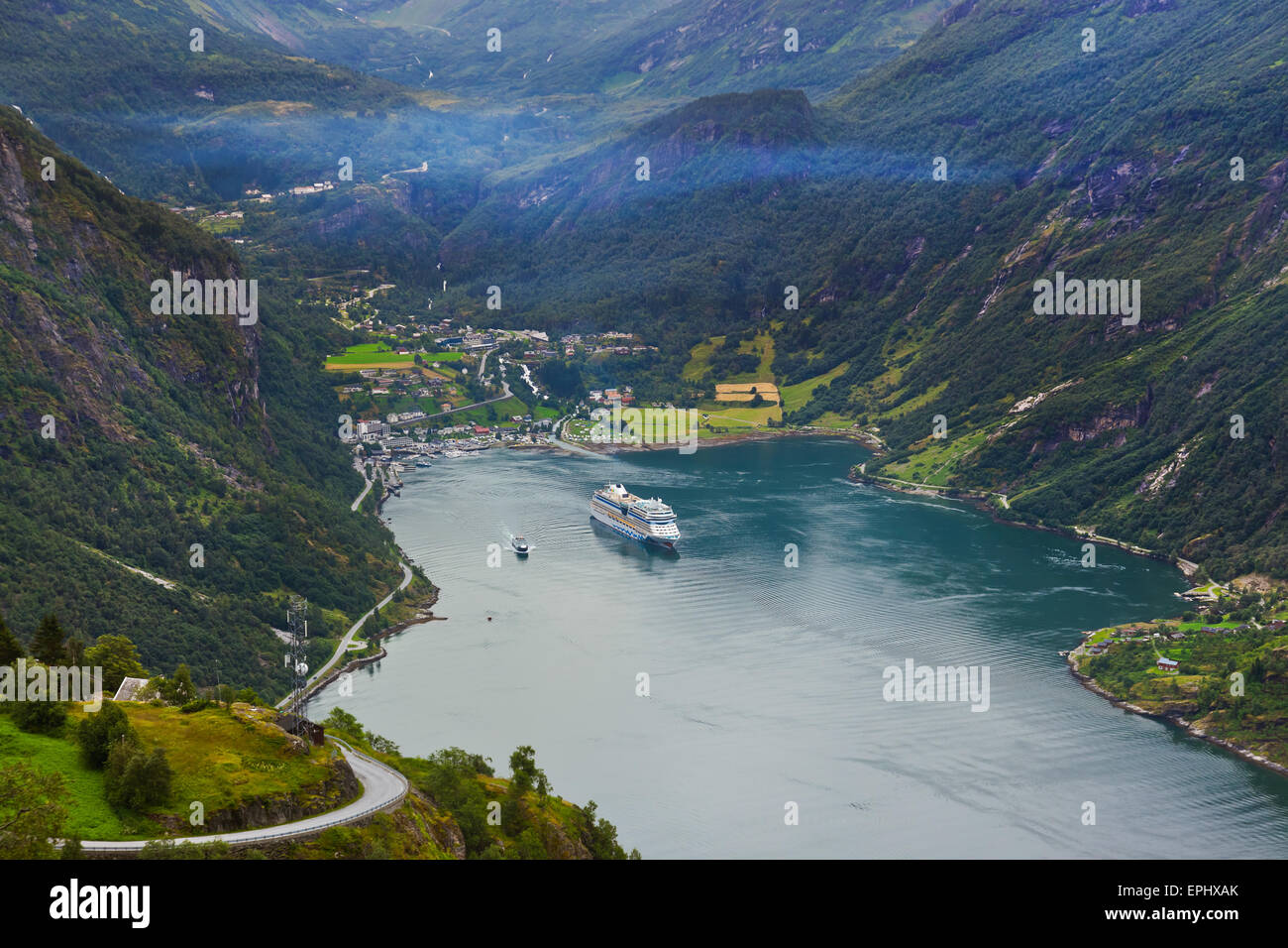 Navire au fjord de Geiranger - Norvège Banque D'Images