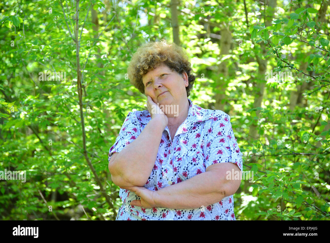 Portrait of a young woman in a nature Banque D'Images