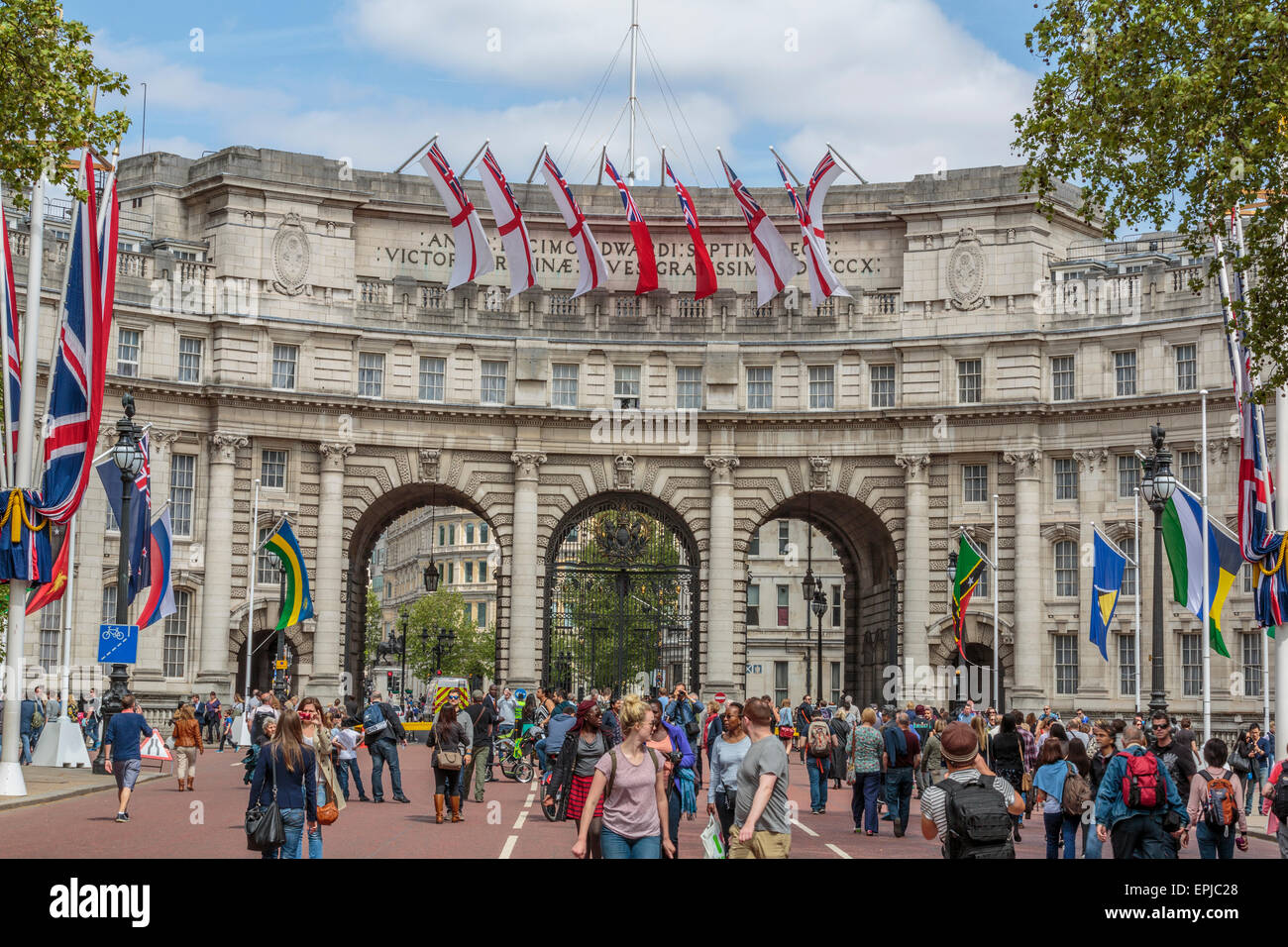 Image paysage de l'Admiralty Arch, vu depuis le centre commercial, la passerelle à Buckingham Palace Londres, Royaume-Uni, Angleterre Banque D'Images