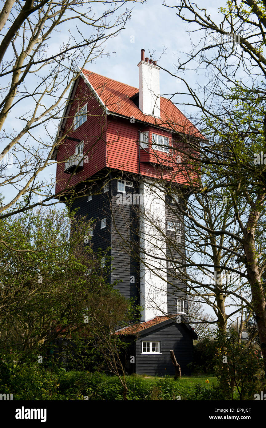 Ancien Chateau D Eau Transforme La Maison Dans Les Nuages Aldeburgh Suffolk England Gb Royaume Uni Europe Photo Stock Alamy