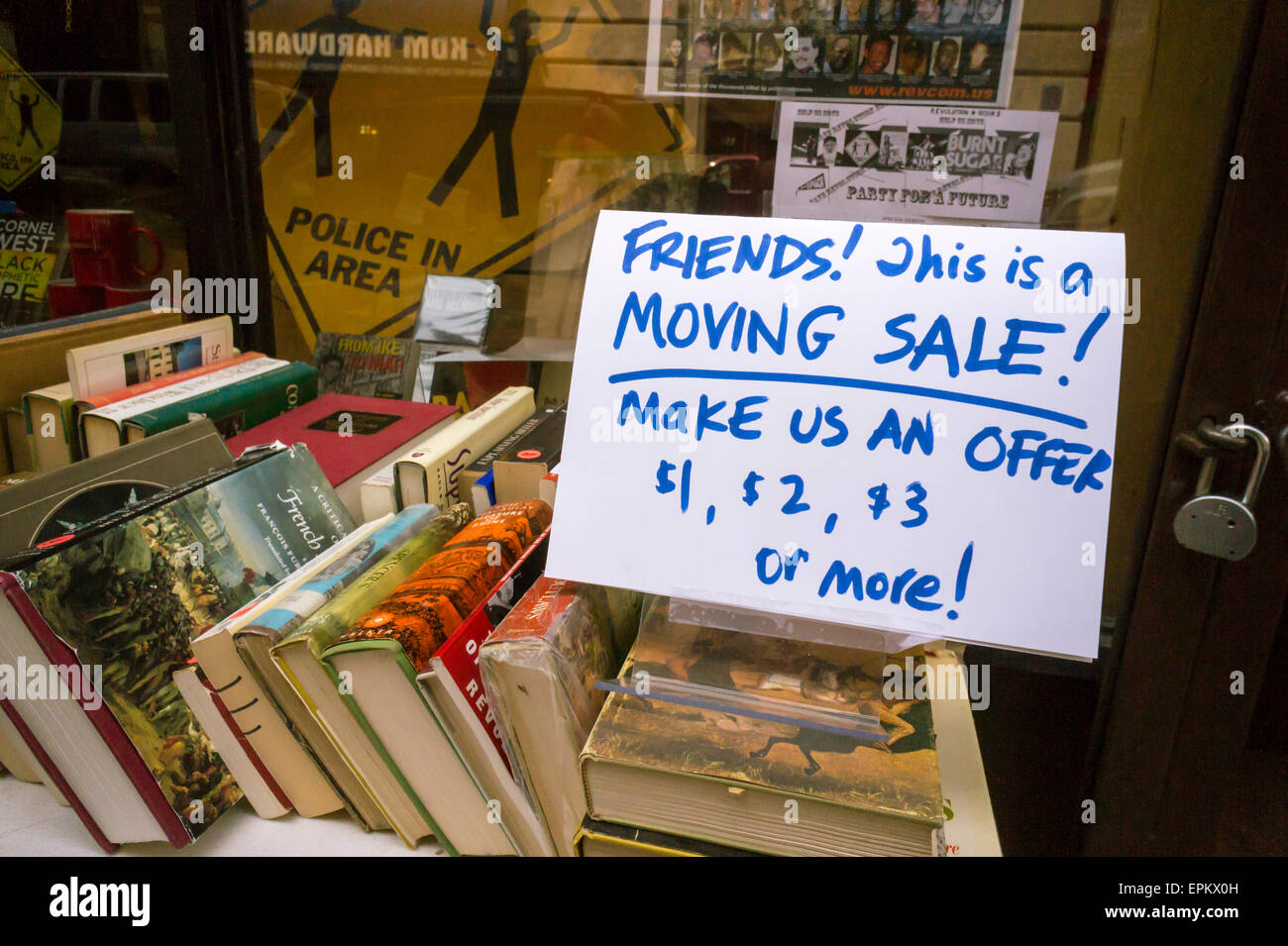 La première libraire indépendant à des fins politiques et socialement significative, livres, livres de la révolution dans le quartier de Chelsea, New York le Samedi, Mai 16, 2015. L'organisme sans but lucratif librairie est actuellement à la recherche d'un nouveau site que son bail a expiré et n'est de tenter de sensibiliser 150 000 $ pour financer le nouvel emplacement. (© Richard B. Levine) Banque D'Images