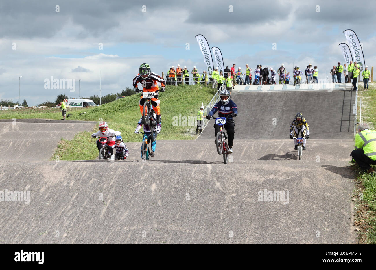 Vélo BMX International equipes pratique au Cycloparc PPJ Gravesend avant les Jeux Olympiques de 2012 à Londres Banque D'Images