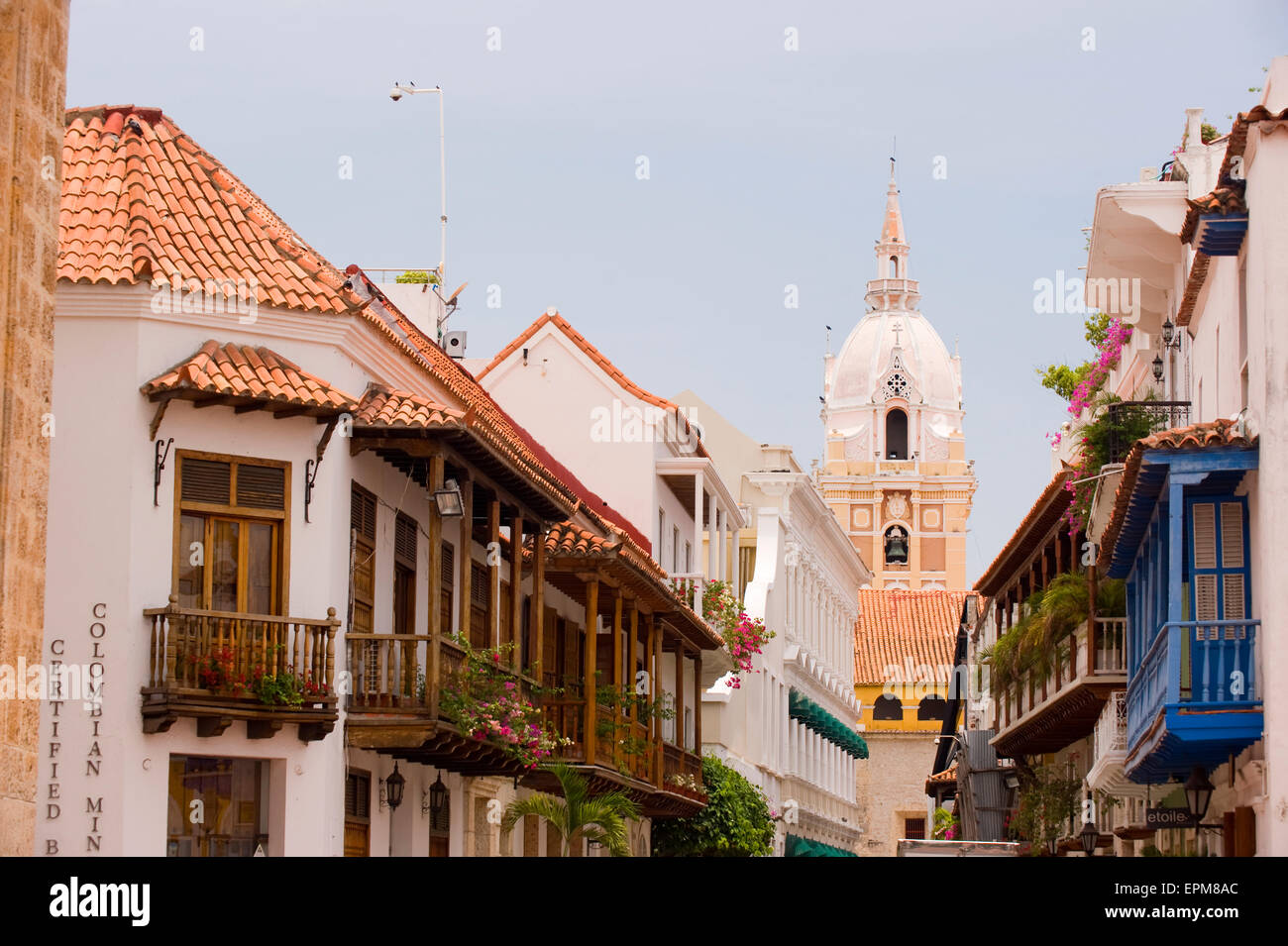 Balcons et toits de la menant à la Catedral (la cathédrale) de Carthagène, à Cartagena, Colombie, Amérique du Sud Banque D'Images