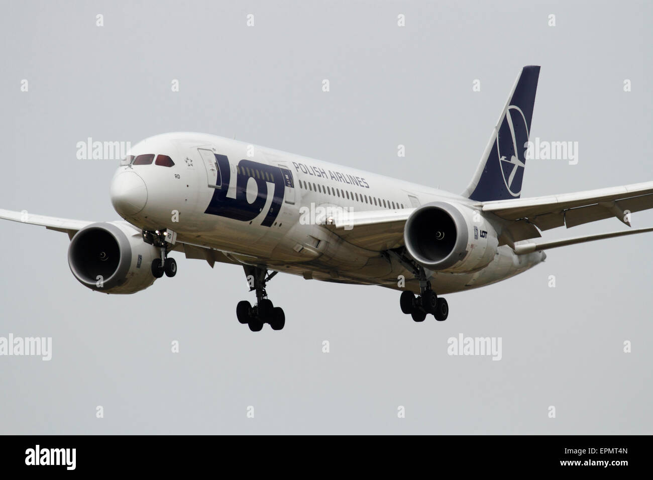 LOT Polish Airlines Boeing 787 Dreamliner en approche Banque D'Images