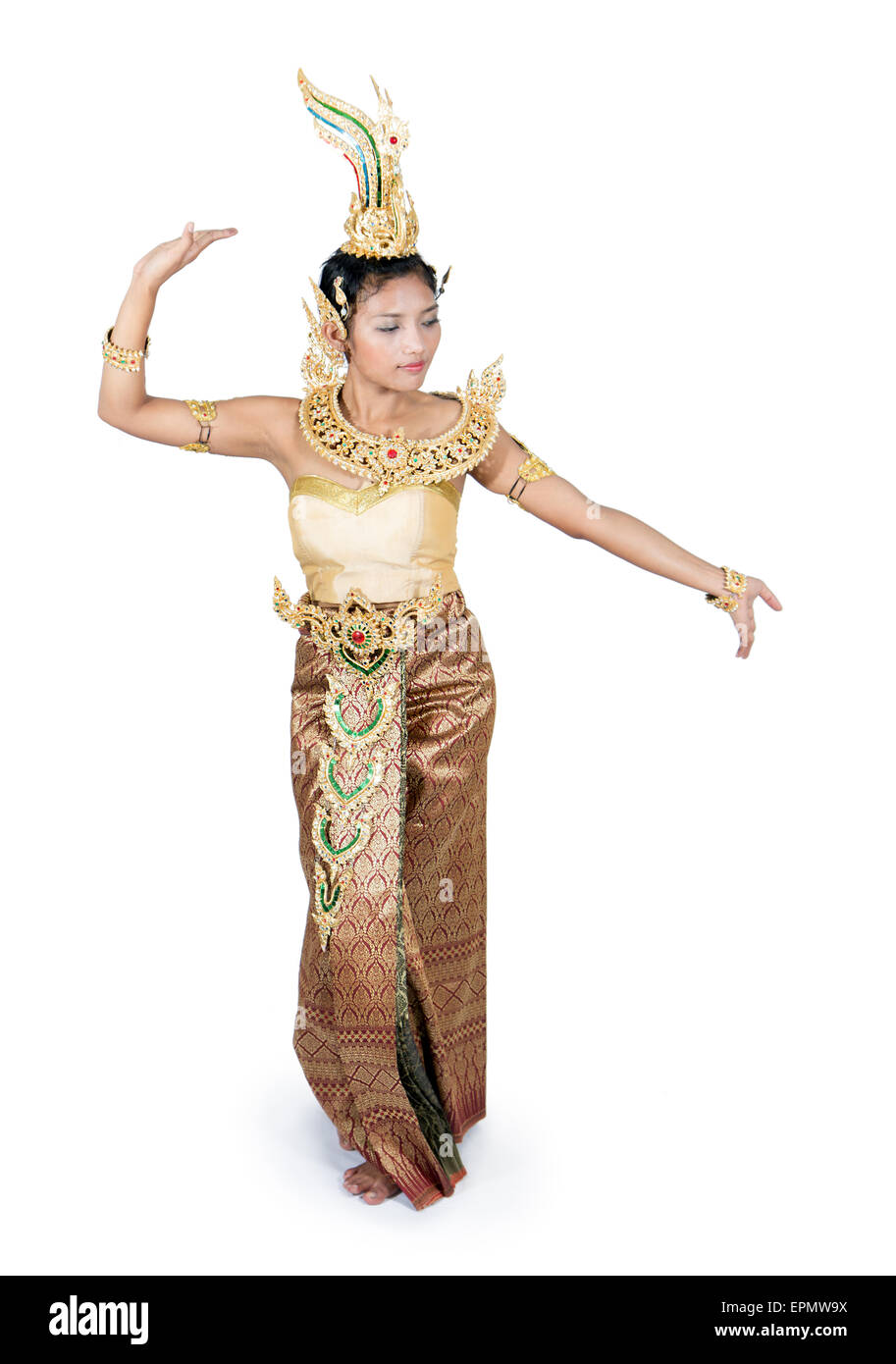 Femme thaïlandaise en costume traditionnel dansant sur fond blanc Banque D'Images