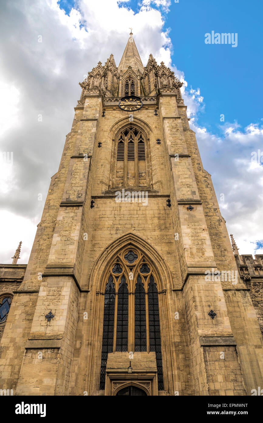 L'église de l'Université de St Marie la Vierge ( St Mary's ou le symbole pour de courtes ) vu de Catte Street à Oxford, Angleterre, Royaume-Uni. Banque D'Images