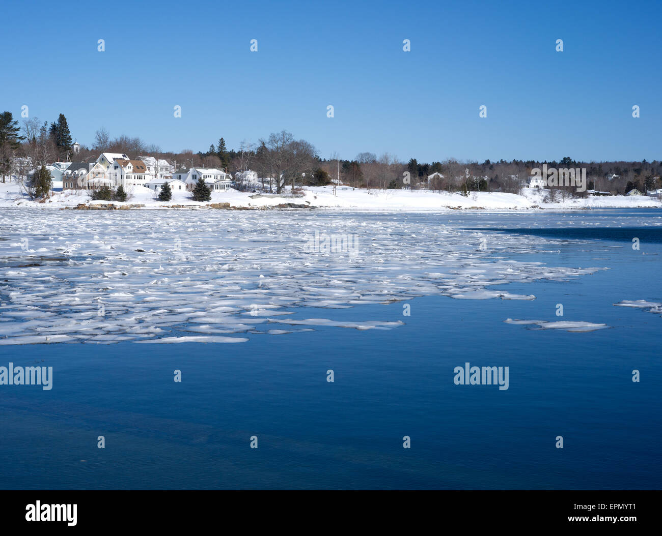 Scène d'hiver d'une section de l'eau à Bar Harbor, Maine. Banque D'Images