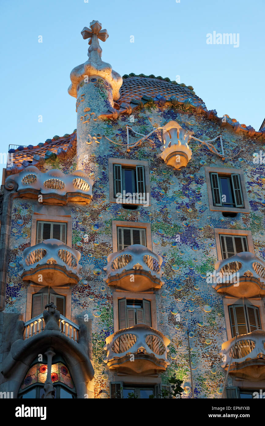 Barcelone Catalogne Espagne Casa Batllo la nuit lumière centre de Barcelone l'un des chefs-d'Antoni Gaudí Banque D'Images