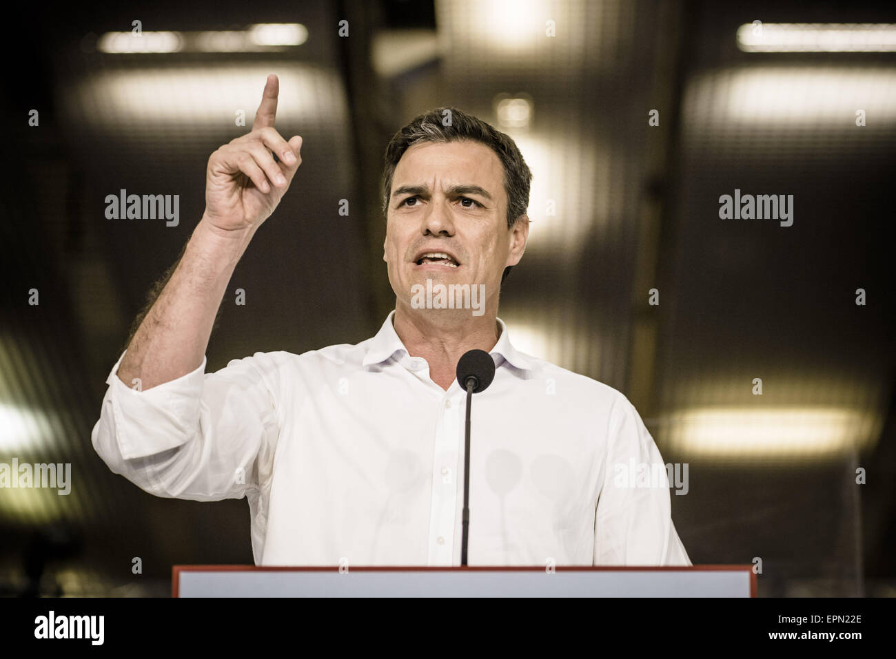 19 mai 2015 - Pedro Sanchez, secrétaire général de le Parti socialiste ouvrier espagnol (PSOE), prononce un discours lors de la campagne centrale de la CFP rallye pour les élections municipales à Barcelone © Matthias Rickenbach/ZUMA/ZUMAPRESS.com/Alamy fil Live News Banque D'Images