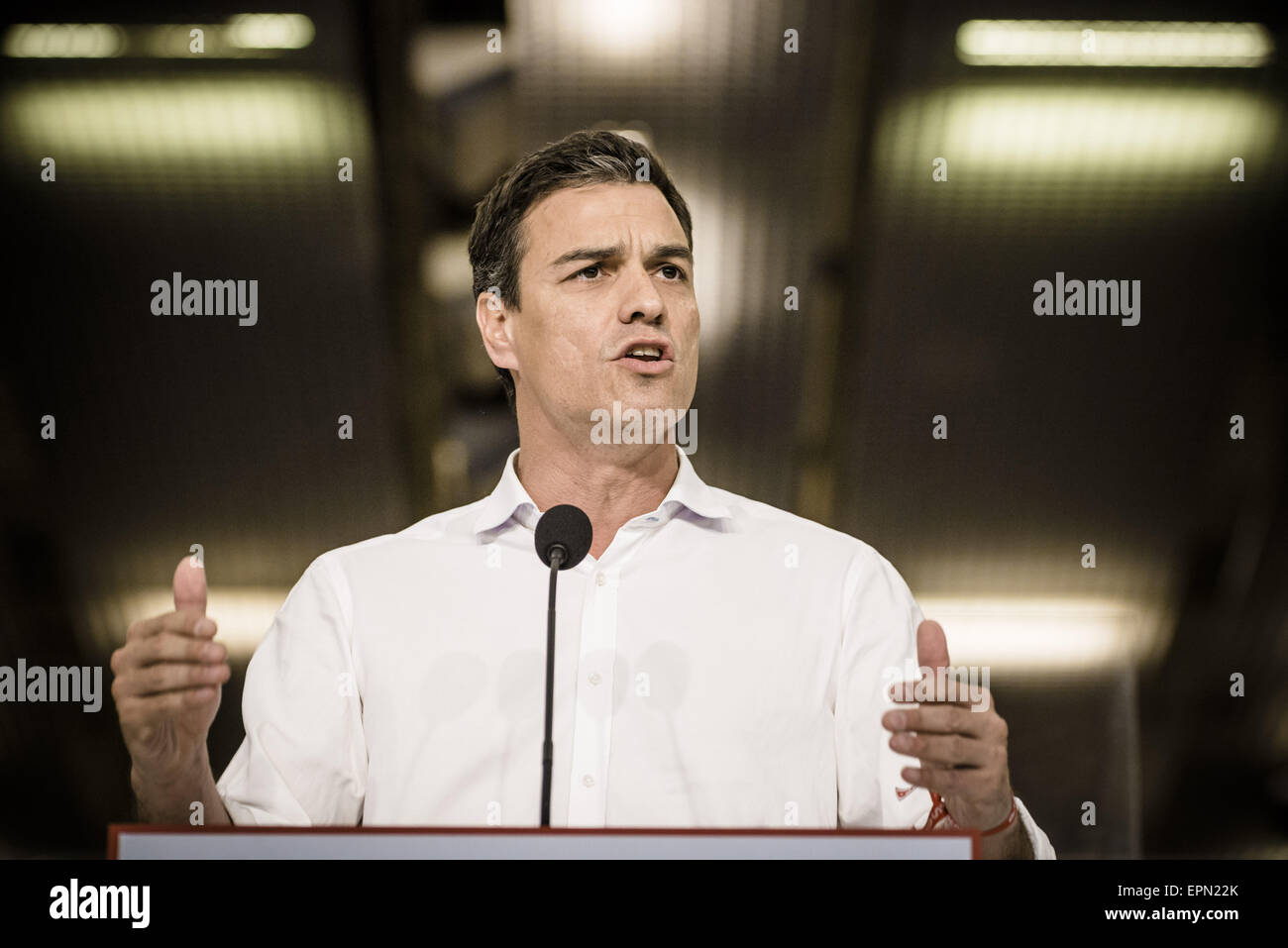 19 mai 2015 - Pedro Sanchez, secrétaire général de le Parti socialiste ouvrier espagnol (PSOE), prononce un discours lors de la campagne centrale de la CFP rallye pour les élections municipales à Barcelone © Matthias Rickenbach/ZUMA/ZUMAPRESS.com/Alamy fil Live News Banque D'Images