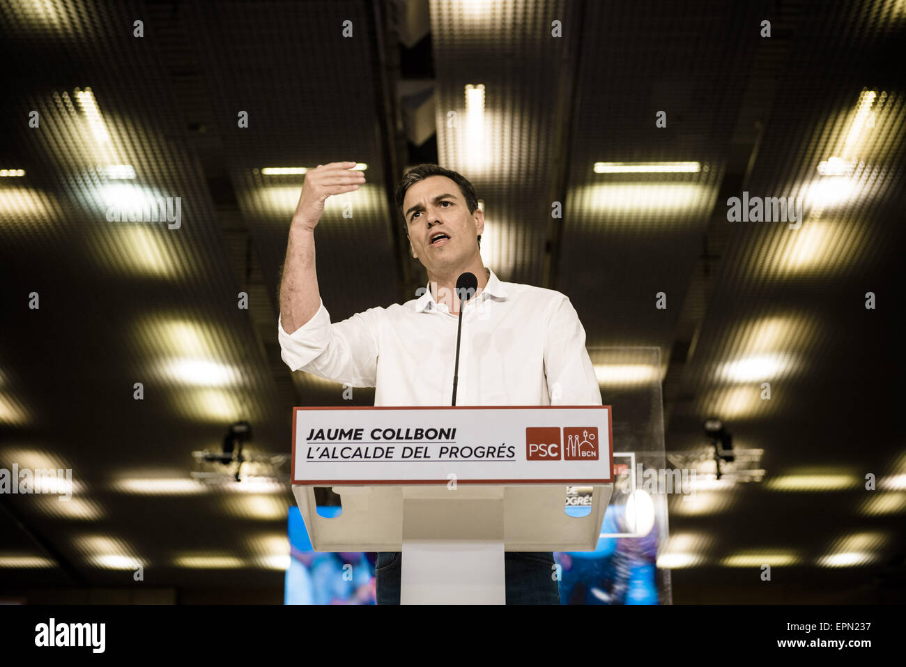 19 mai 2015 - Pedro Sanchez, secrétaire général de le Parti socialiste ouvrier espagnol (PSOE), prononce un discours lors de la campagne centrale de la CFP rallye pour les élections municipales à Barcelone © Matthias Rickenbach/ZUMA/ZUMAPRESS.com/Alamy fil Live News Banque D'Images