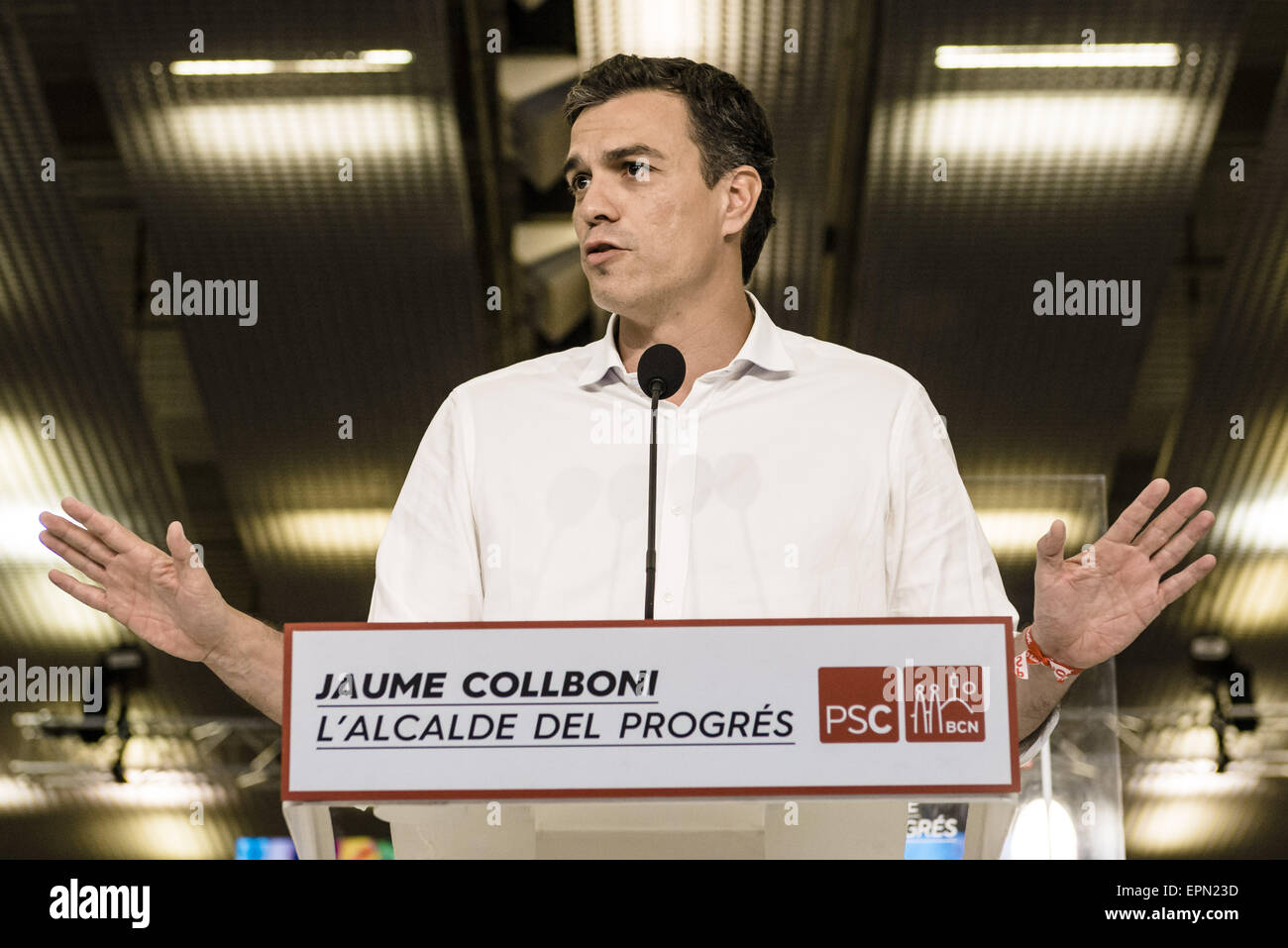 19 mai 2015 - Pedro Sanchez, secrétaire général de le Parti socialiste ouvrier espagnol (PSOE), prononce un discours lors de la campagne centrale de la CFP rallye pour les élections municipales à Barcelone © Matthias Rickenbach/ZUMA/ZUMAPRESS.com/Alamy fil Live News Banque D'Images