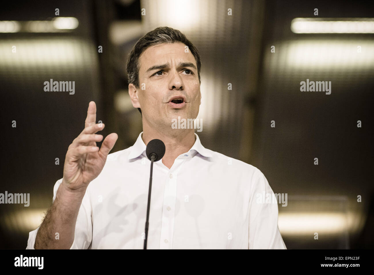 19 mai 2015 - Pedro Sanchez, secrétaire général de le Parti socialiste ouvrier espagnol (PSOE), prononce un discours lors de la campagne centrale de la CFP rallye pour les élections municipales à Barcelone © Matthias Rickenbach/ZUMA/ZUMAPRESS.com/Alamy fil Live News Banque D'Images