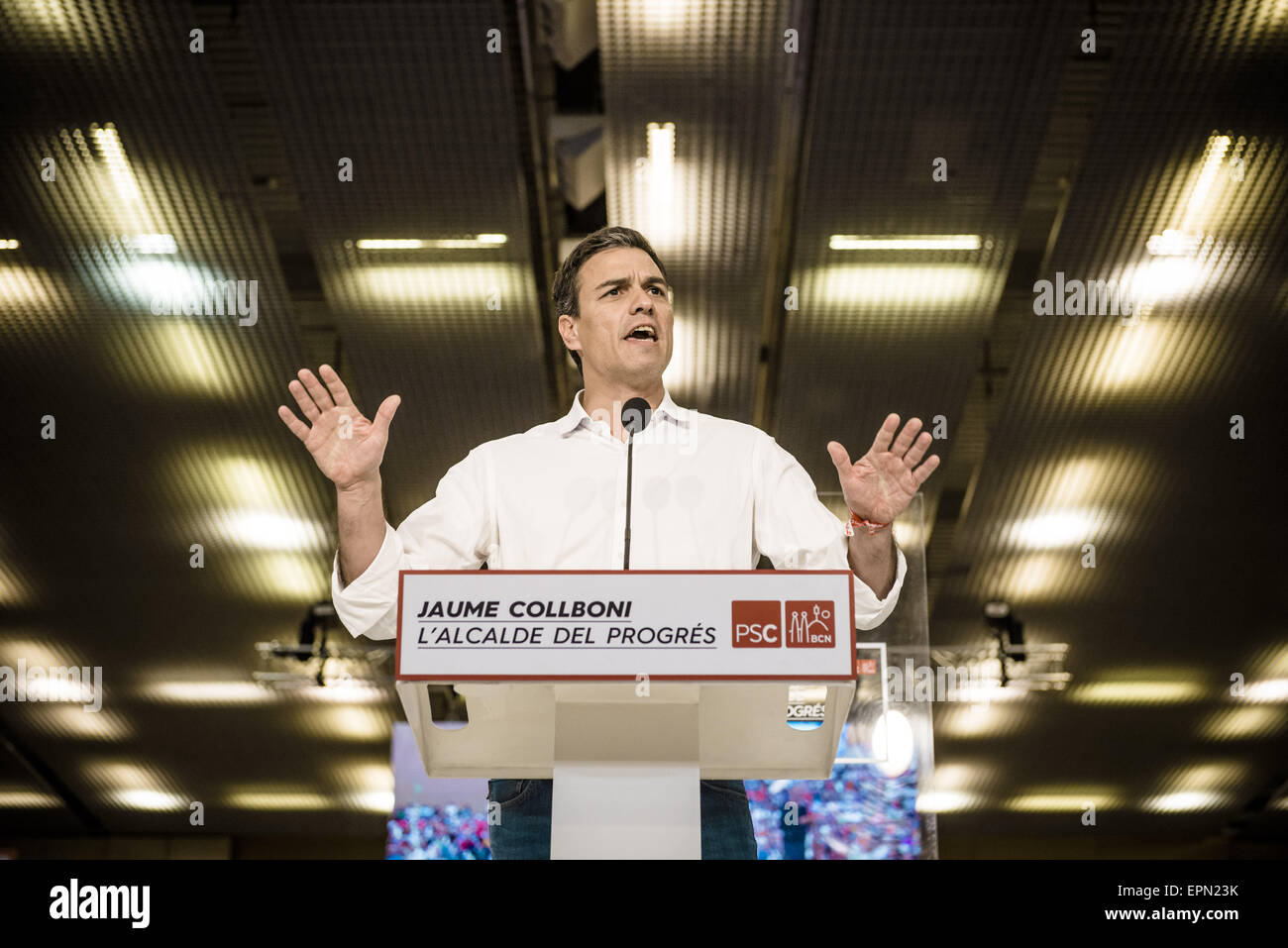 19 mai 2015 - Pedro Sanchez, secrétaire général de le Parti socialiste ouvrier espagnol (PSOE), prononce un discours lors de la campagne centrale de la CFP rallye pour les élections municipales à Barcelone © Matthias Rickenbach/ZUMA/ZUMAPRESS.com/Alamy fil Live News Banque D'Images