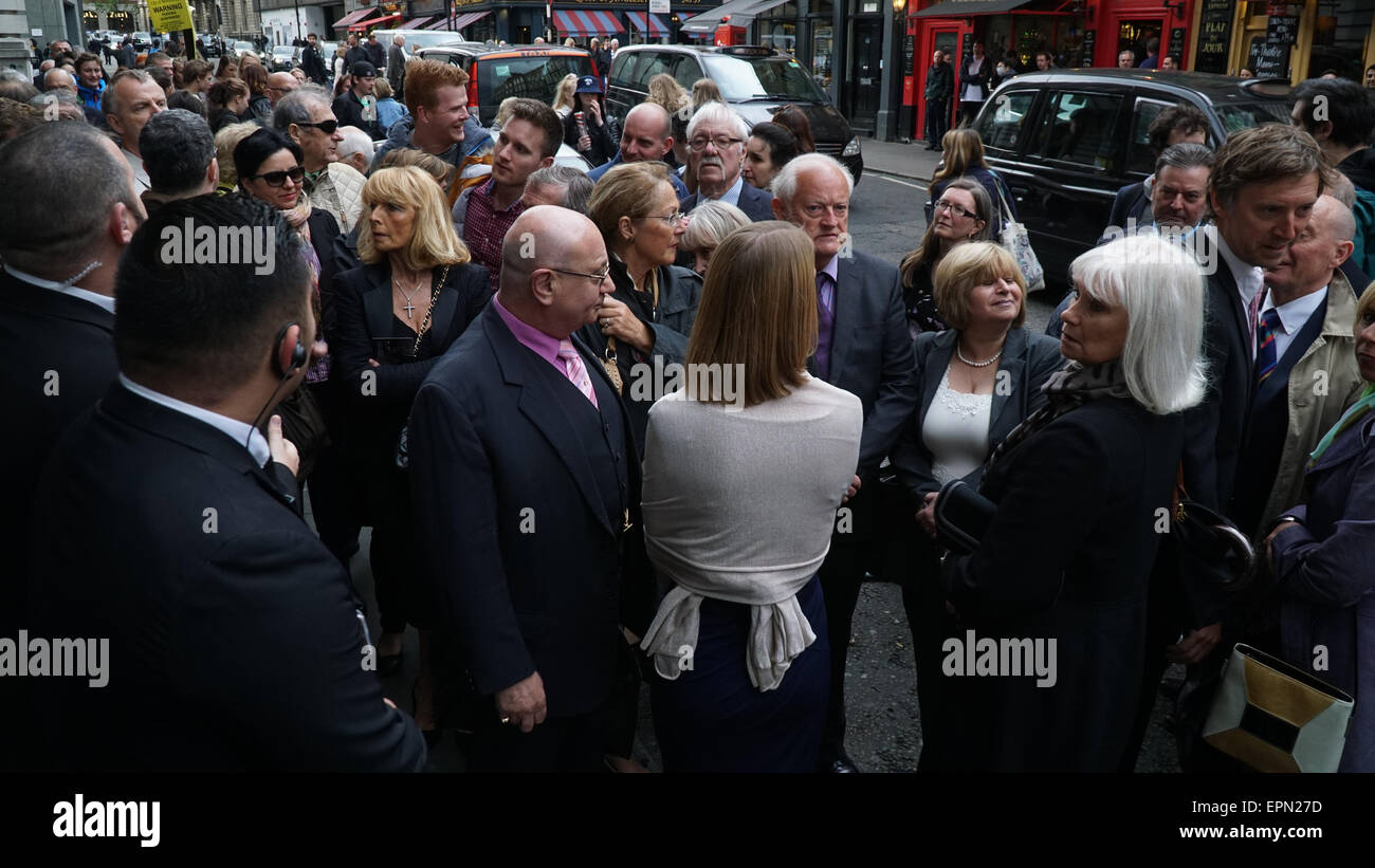 London,UK, 19 mai 2015 : un héberge des célébrités et vip's vous assiste à l'étoile filante. Doug McKenzie. Le livre "shooting stars" contient les plus grands moments de la première 65 ans d'ordinateurs de variété au London Film Museum, Londres. Credit : Voir Li/Alamy Live News Banque D'Images