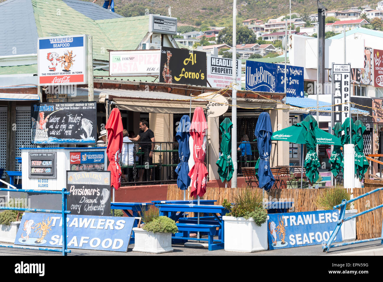 Restaurant de fruits de mer, les chalutiers de Gordon's Bay, District d'Helderberg, péninsule du Cap, Province de Western Cape, Afrique du Sud Banque D'Images