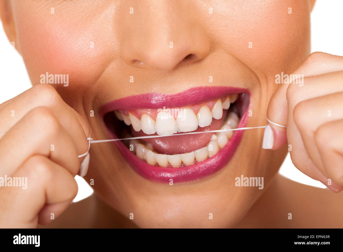Femme Hygiène dentaire Le brossage des dents avec la soie dentaire Banque D'Images