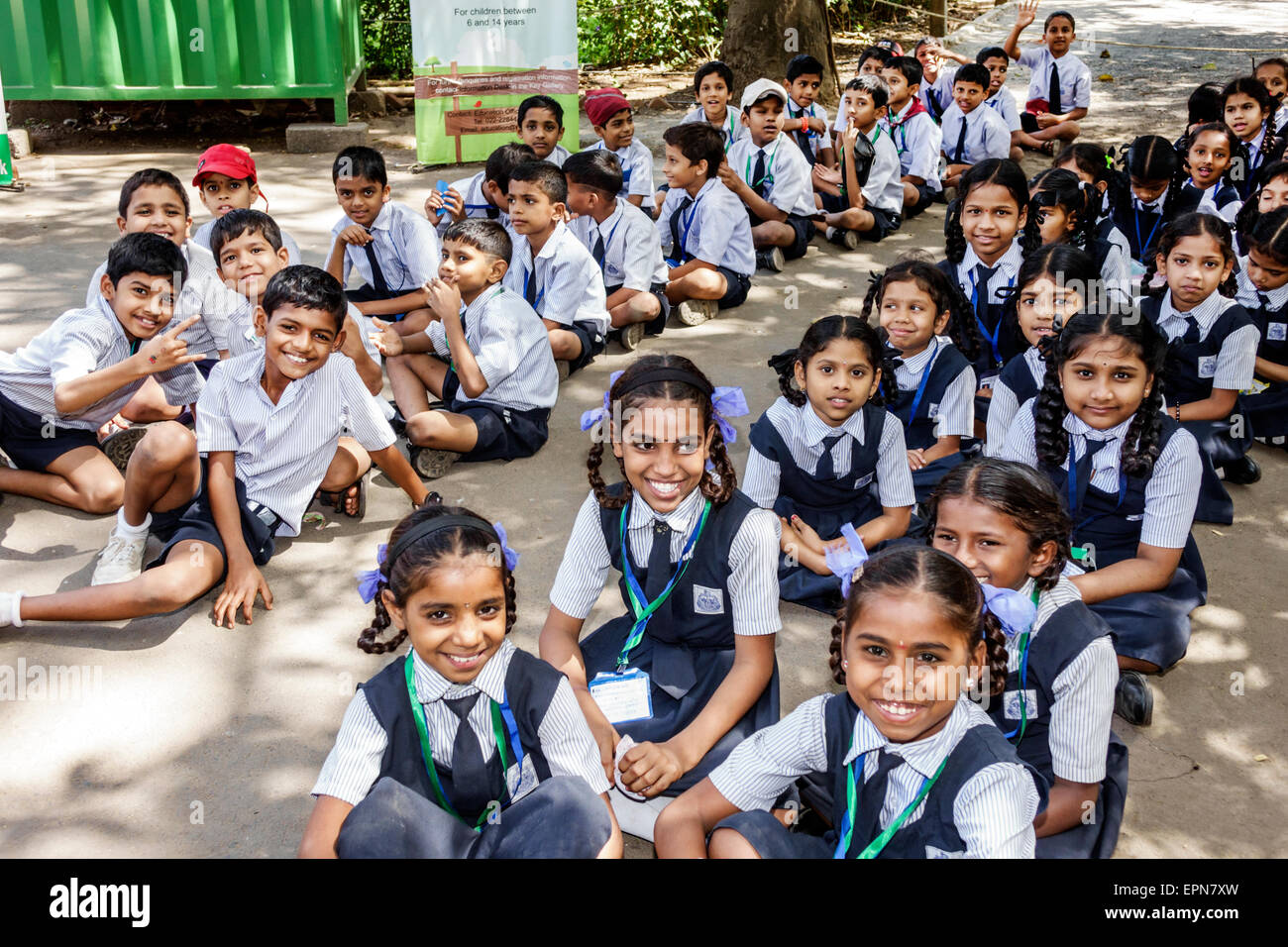 Mumbai Inde,fort Mumbai,Kala Ghoda,Mahatma Gandhi Road,Chhatrapati Shivaji Maharaj Vatu Sangrahalay,ancien Musée du Prince de Galles,garçons garçons garçons enfants Banque D'Images
