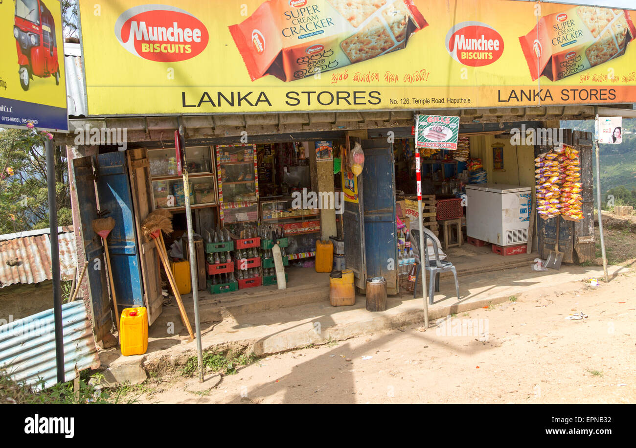 Petit magasin local, Haputale, district de Badulla, Province d'Uva, au Sri Lanka, en Asie Banque D'Images