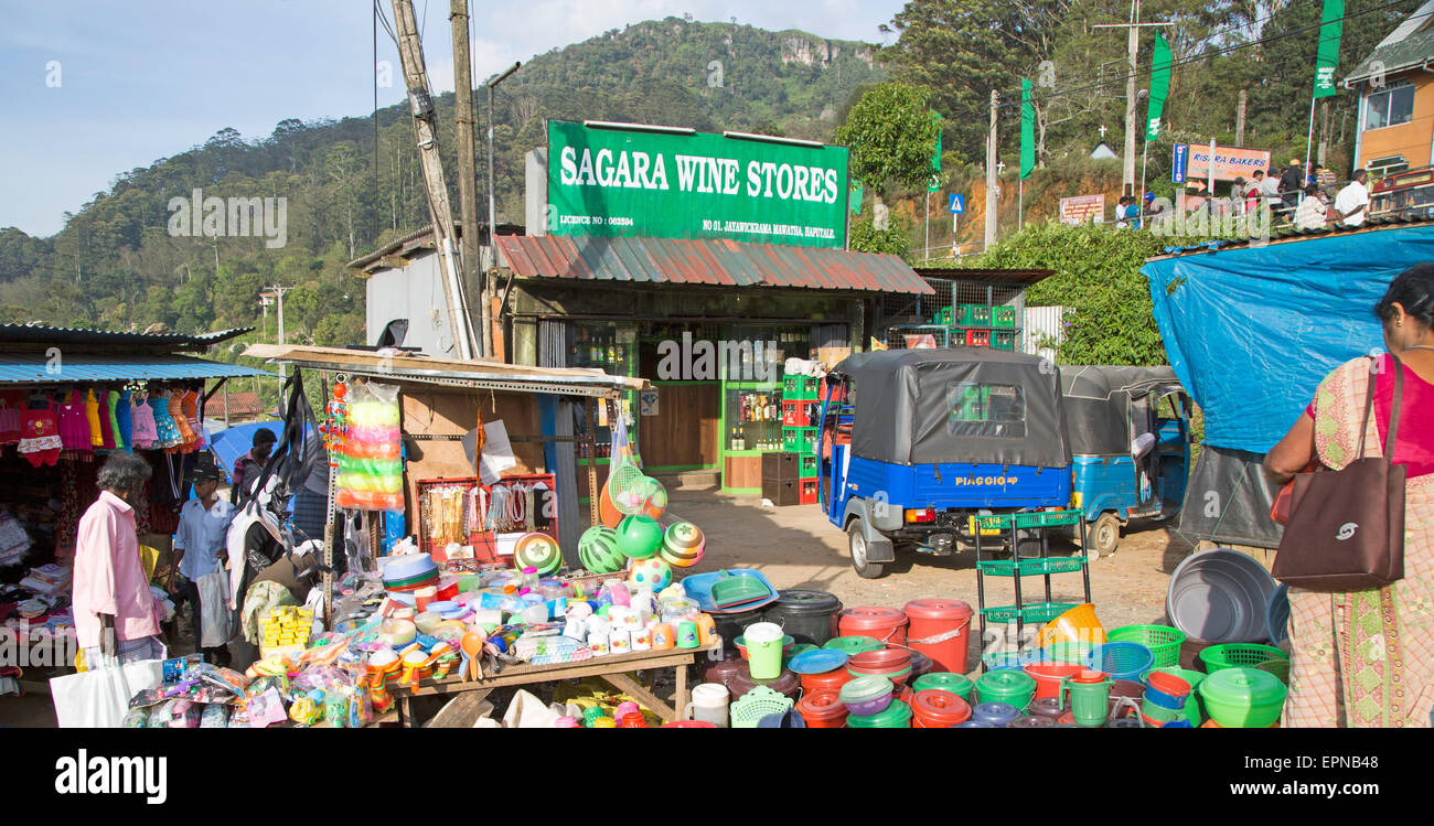 Place du marché de la ville d'Haputale, district de Badulla, Province d'Uva, au Sri Lanka, en Asie Banque D'Images