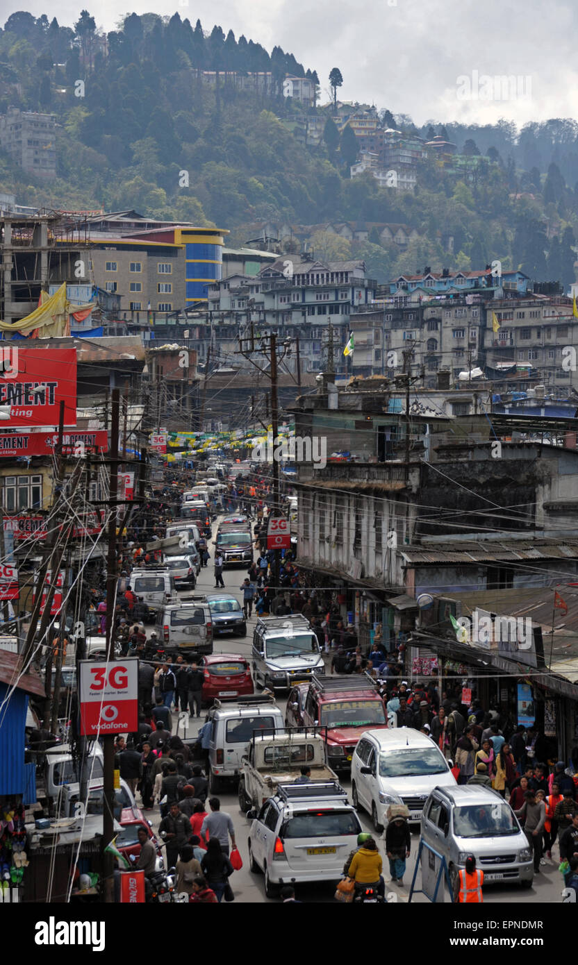 Trafic sur Hill Cart Road, Darjeeling, le nord du Bengale. Banque D'Images