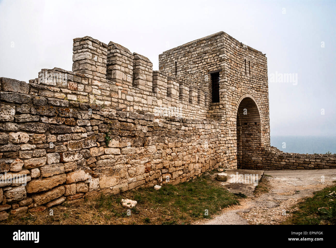 La forteresse médiévale de cap Kaliakra ,longue et étroite pointe sur la côte de la mer Noire. Banque D'Images