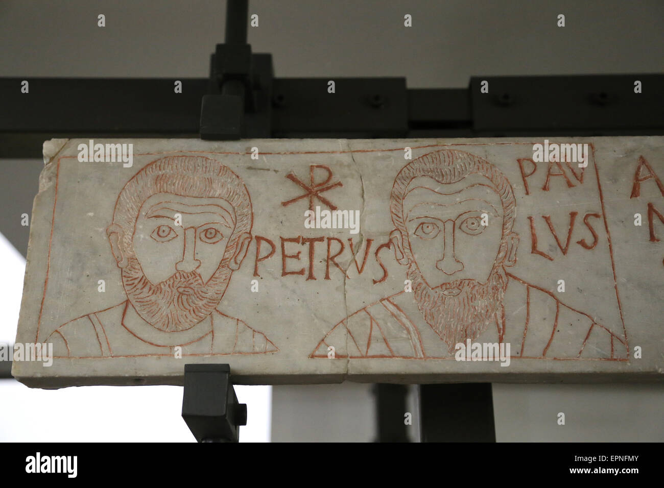 Début de Christian. Roman. Sts. Pierre et Paul, sur le sarcophage d'un enfant de 12 ans. L'avant. 2e siècle. Catacombes romaines. Banque D'Images