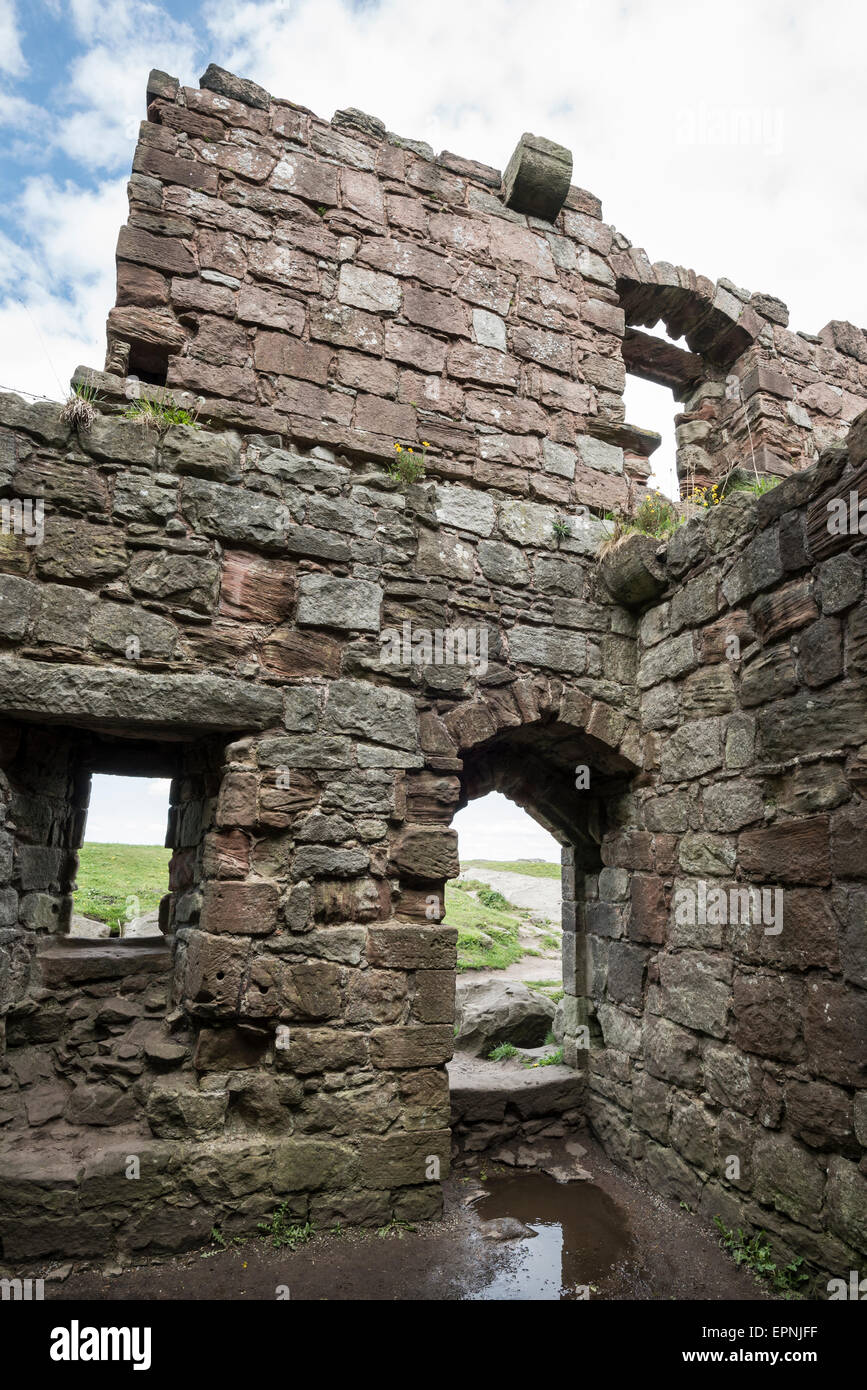 Fonctionnalités à Beeston Castle, une ruine médiévale dans le Cheshire, en Angleterre. Banque D'Images