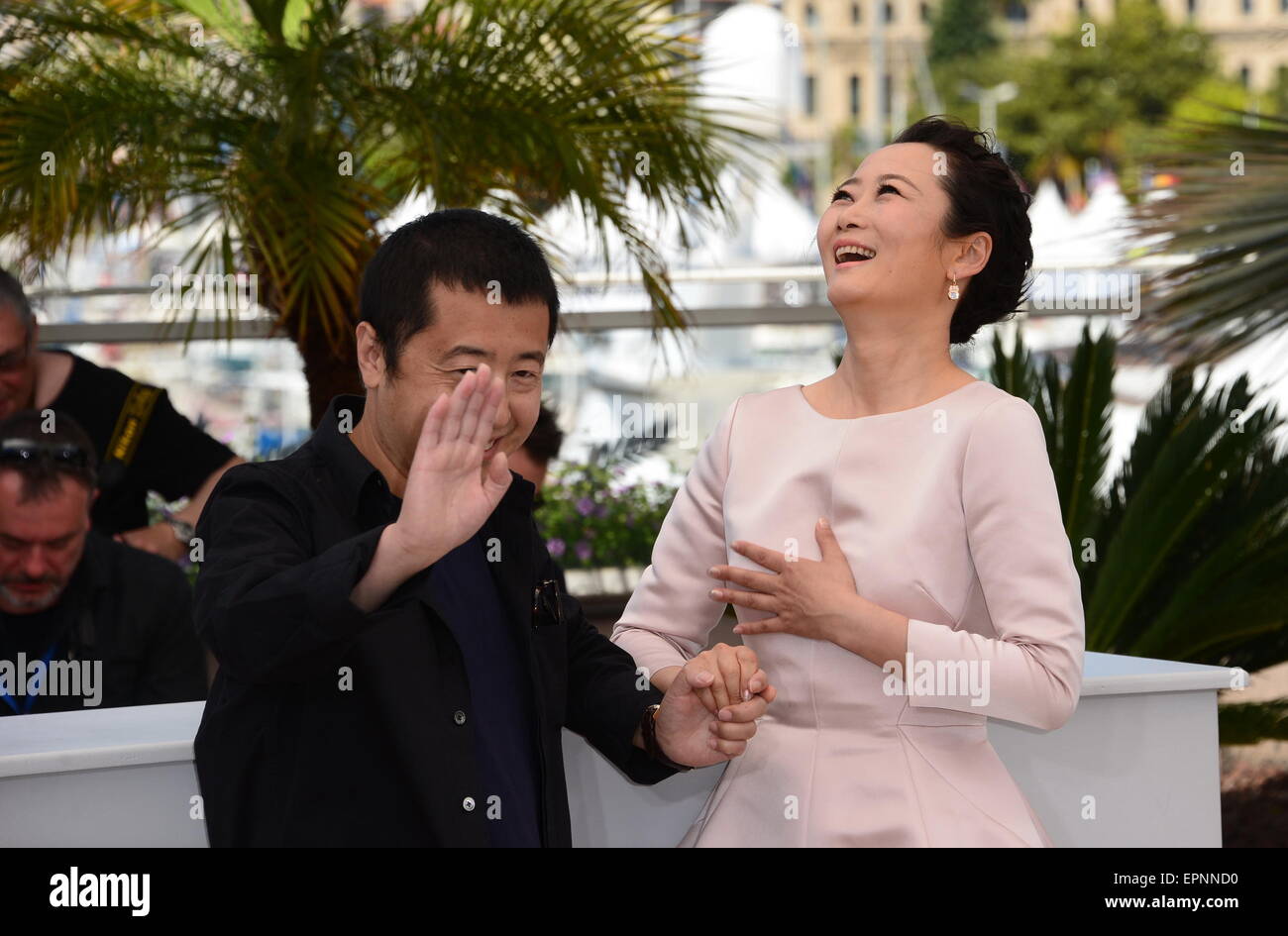 Cannes, France. 14 mai, 2015. CANNES, FRANCE - 20 MAI : Directeur Jia Zhang-Ke et l'actrice Zhao Tao assister à la "han Il Ren gu' ('Mmontagnes peuvent s'écarter') Photocall annuel lors de la 68e Festival de Cannes le 20 mai 2015 à Cannes, France. © Frédéric Injimbert/ZUMA/Alamy Fil Live News Banque D'Images