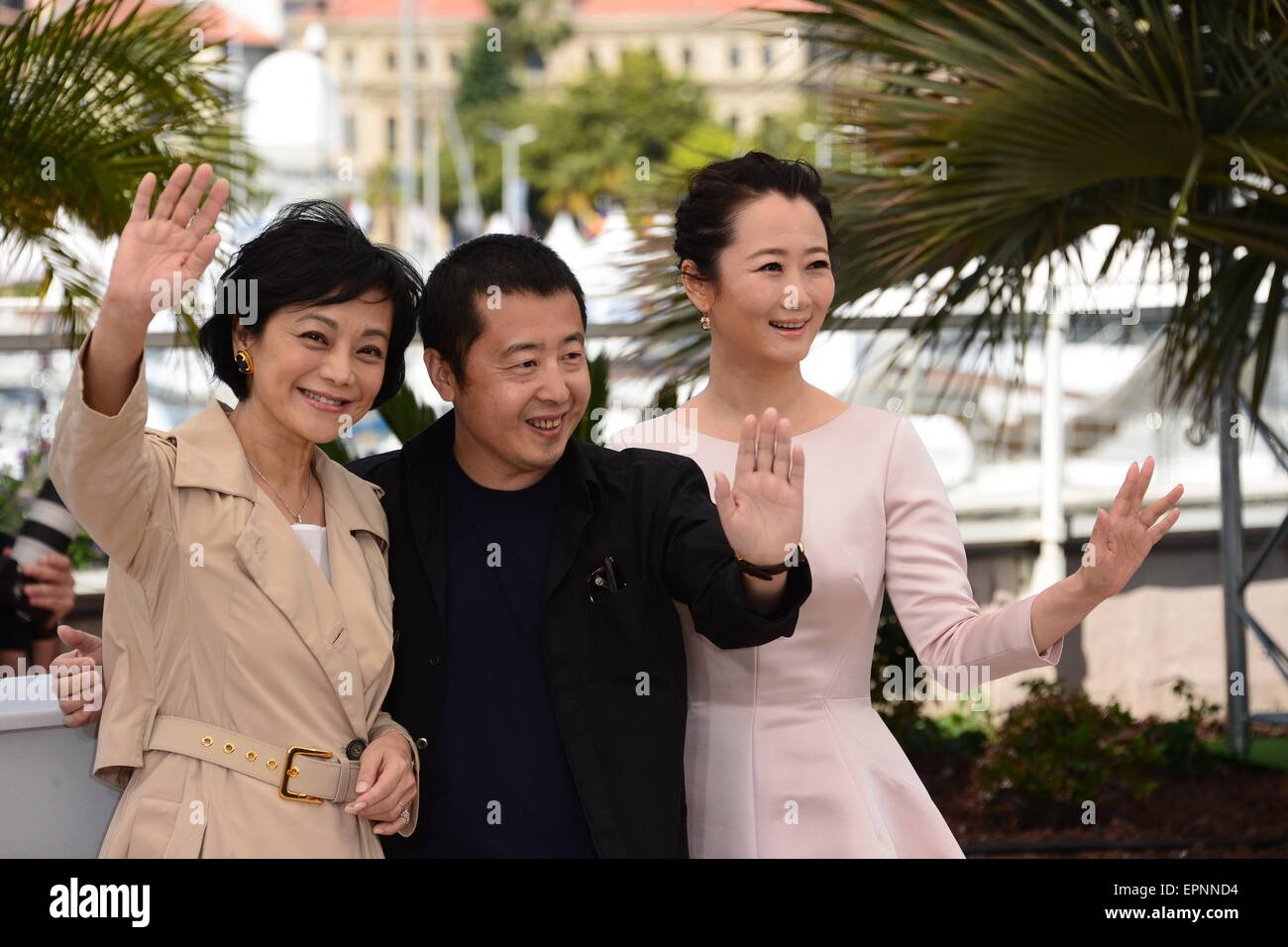 Cannes, France. 14 mai, 2015. CANNES, FRANCE - 20 MAI : (L-R) Sylvia Chang Jia Zhang-Ke, directeur, et l'actrice Zhao Tao assister à la "han Il Ren gu' ('Mmontagnes peuvent s'écarter') Photocall annuel lors de la 68e Festival de Cannes le 20 mai 2015 à Cannes, France © Frederick Injimbert/ZUMA/Alamy Fil Live News Banque D'Images