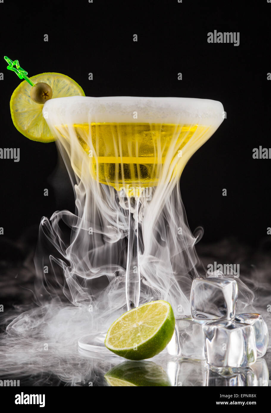 Cocktails fumants avec glace carbonique 