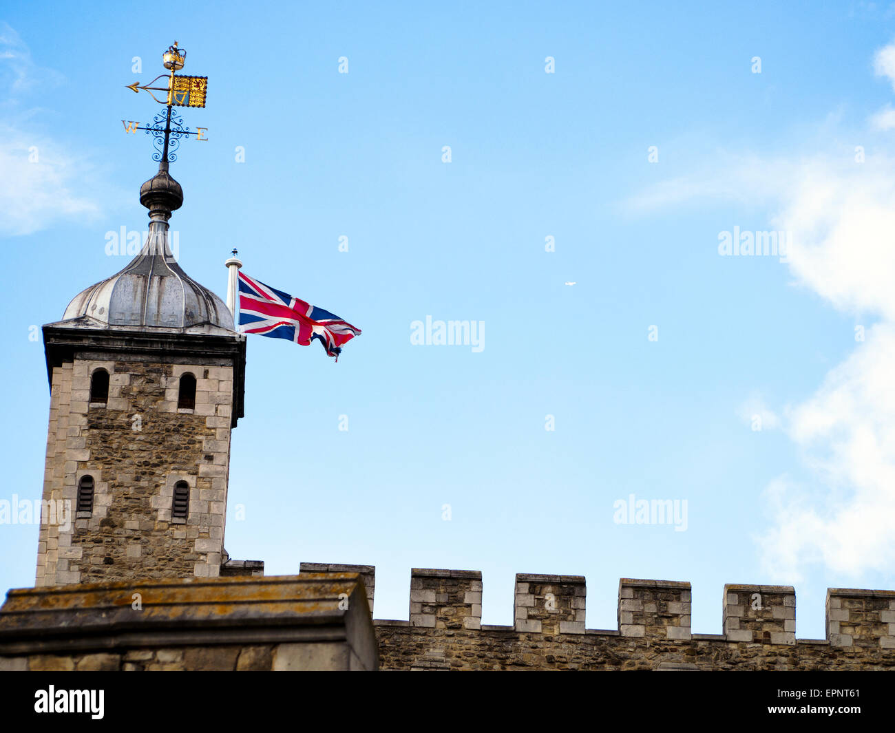 Union Jack sur une tourelle dans la Tour de Londres - Angleterre Banque D'Images
