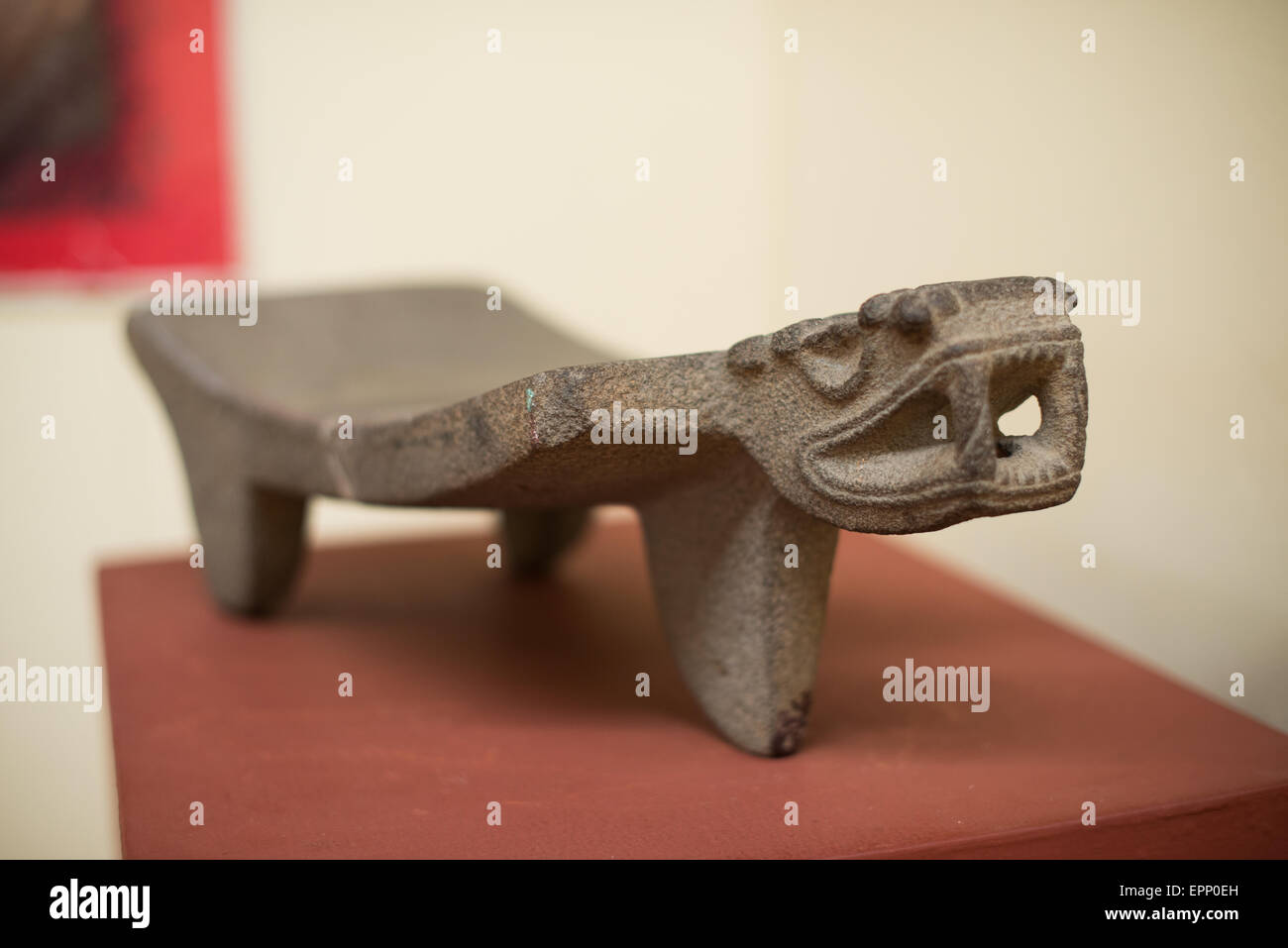 Centro Cultural Convento San Francisco Granada Nicaragua // GRANADA, Nicaragua — le Centro Cultural Convento San Francisco, situé à quelques pâtés de maisons du Parque Central à Grenade, est dédié à l'histoire de la région. Banque D'Images