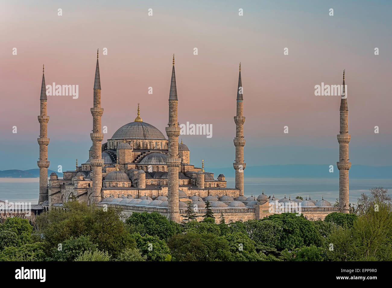 Un magnifique coucher de soleil sur la mosquée bleue à Istanbul Banque D'Images