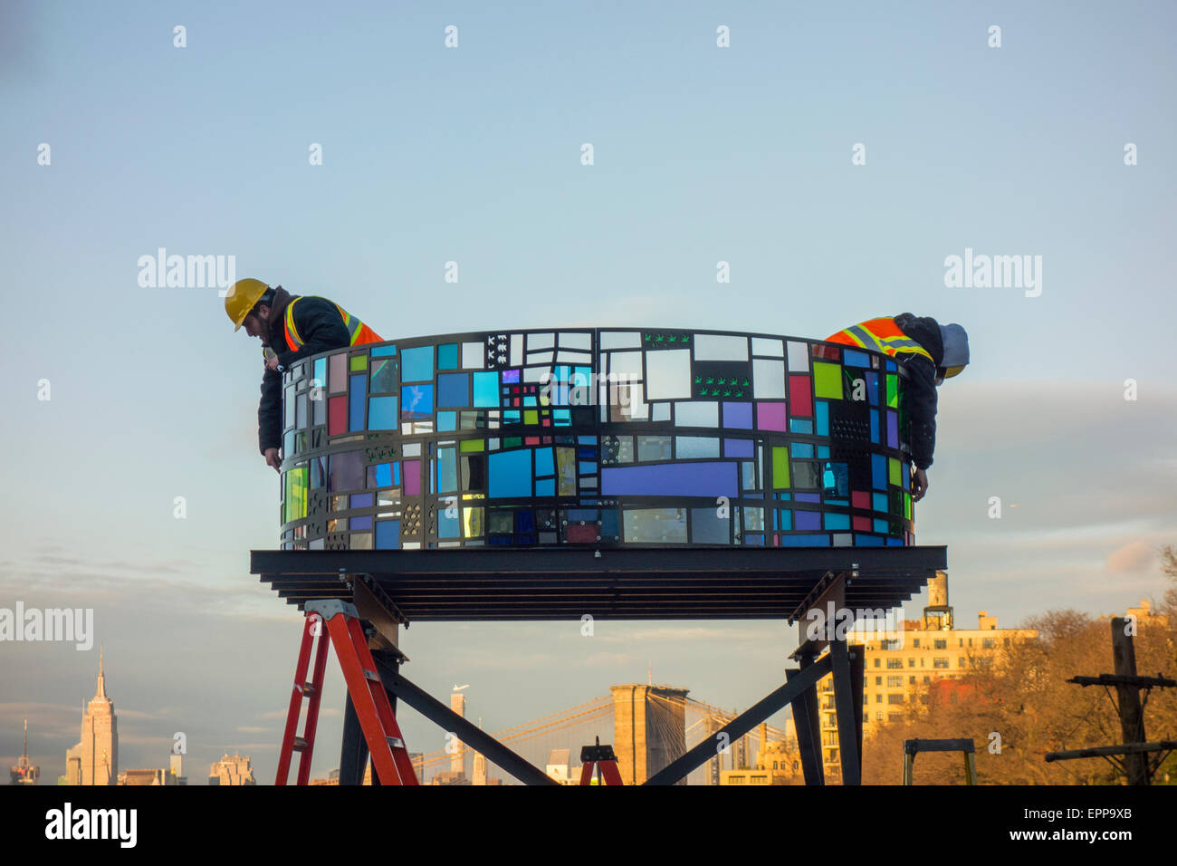 Château d'eau sculpture trois Tom Fruin Brooklyn NY Banque D'Images