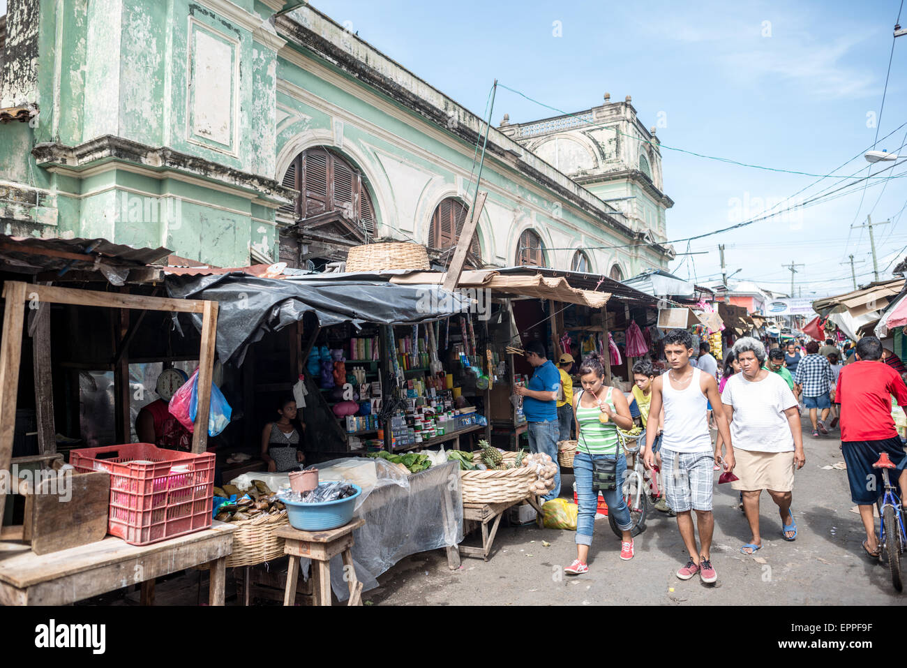 Mercado Municipal City Market Granada Nicaragua // GRANADA, Nicaragua — le Mercado Municipal de Grenade est le principal marché de la ville pour les produits frais et est ouvert tous les jours. Banque D'Images