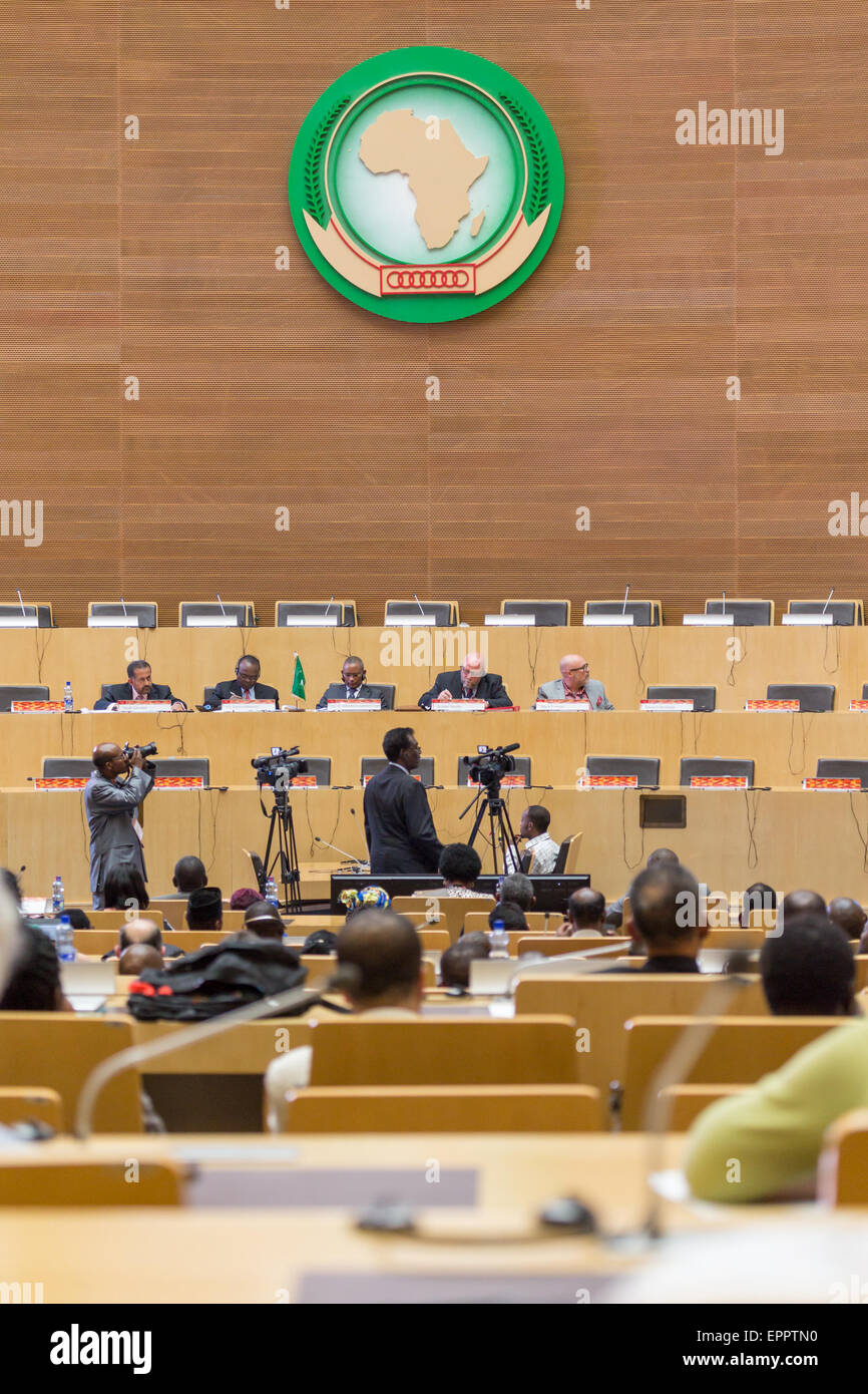 Addis Abeba, Ethiopie. 20 mai, 2015. Vice-PM de l'Éthiopie, Vice-président de la CUA, Günter Nooke, Mark Surman et Seyoum Bereded présider l'ouverture de la 10e conférence eLearning Africa à la Commission de l'Union africaine le 20 mai 2015 à Addis-Abeba, Ethiopie. Crédit : Dereje Belachew/Alamy Live News Banque D'Images