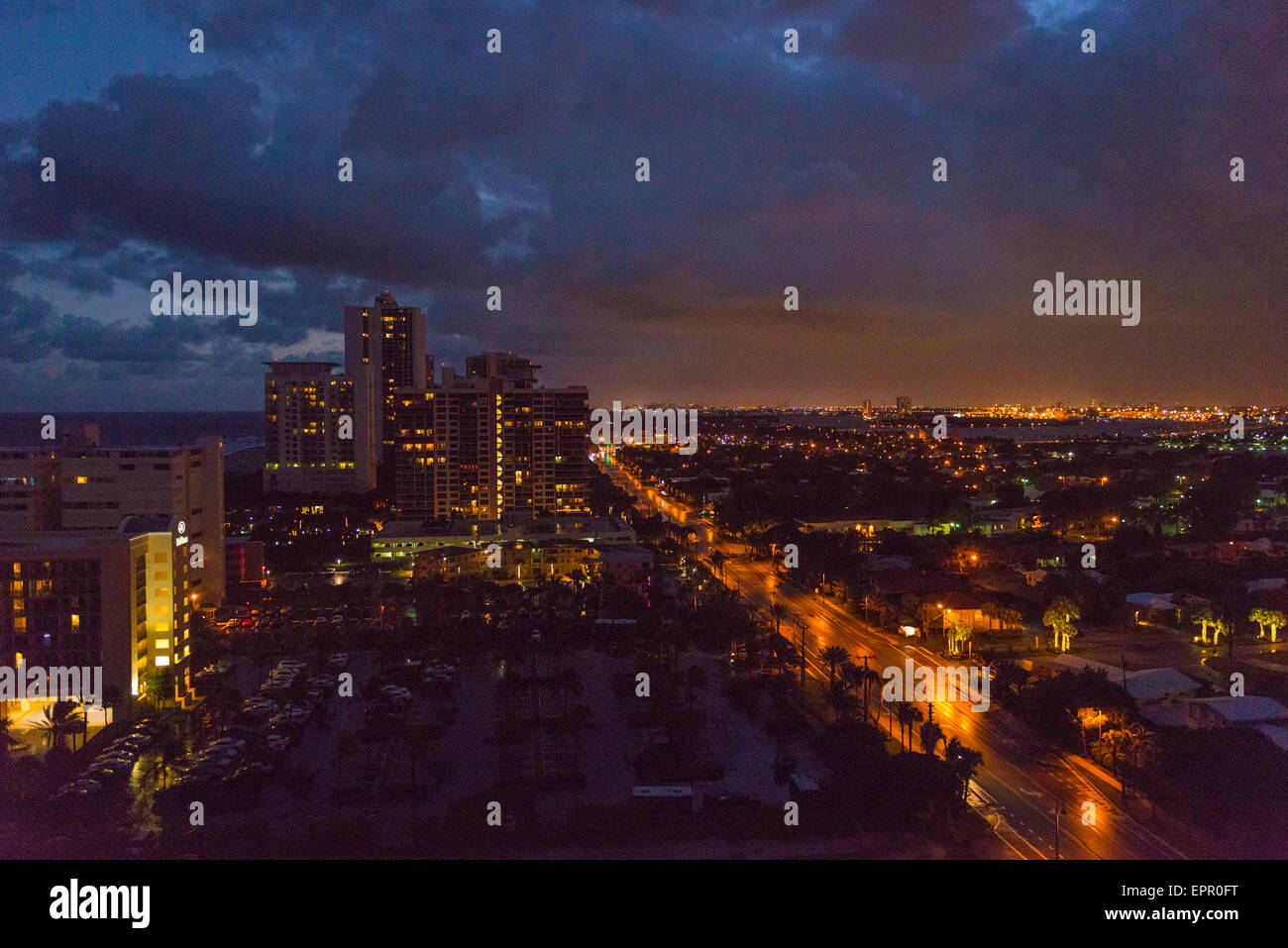 Florida West Palm Beach soirée nuit crépuscule coucher de soleil sur scène au sud en direction de Singer Island Banque D'Images