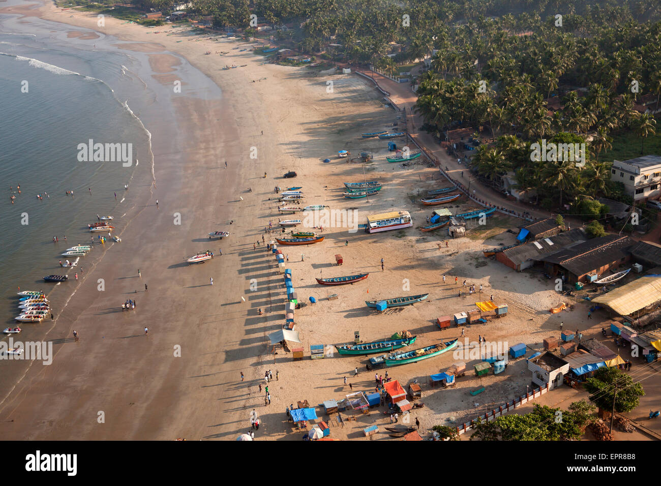 Bateaux de pêche sur la plage, Murudeshwar, Karnataka, Inde, Asie Banque D'Images