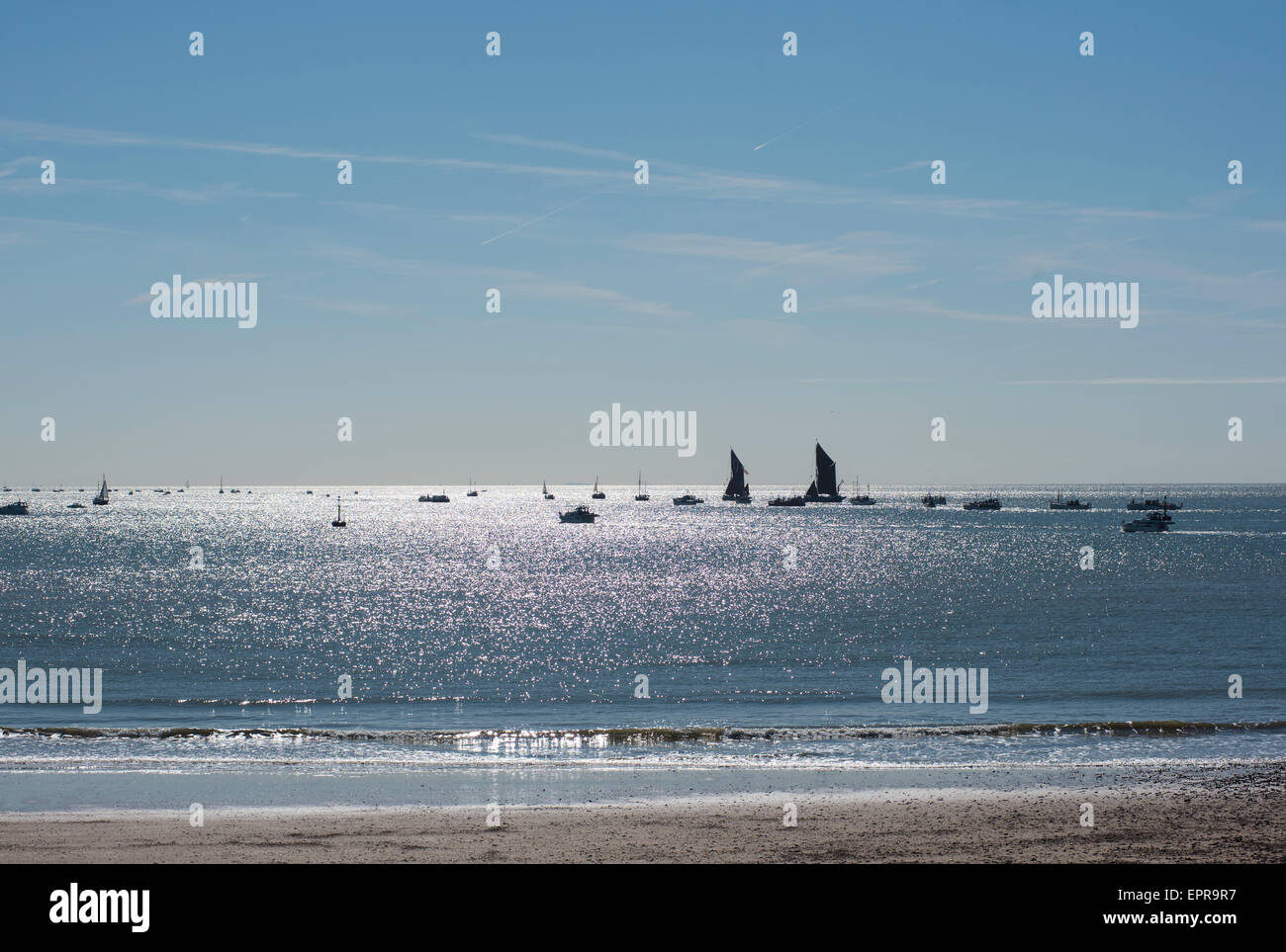Ramsgate, Kent, UK 21 mai 2015. La flottille de petits bateaux voiles vers Dunkerque. Crédit : Paul Martin/Alamy Live News Banque D'Images