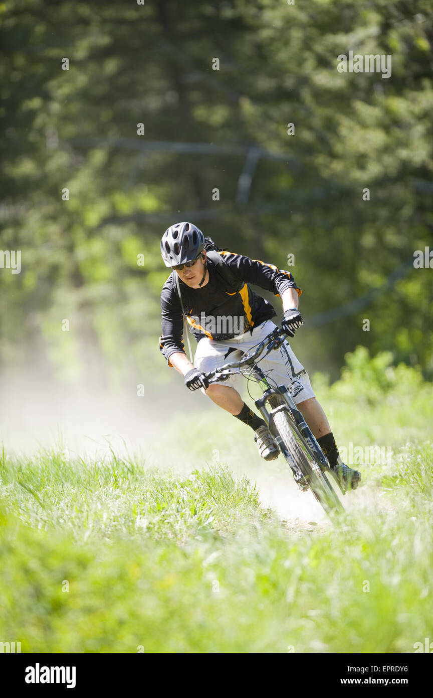 Man mountain biking à Sun Valley, Idaho. Banque D'Images