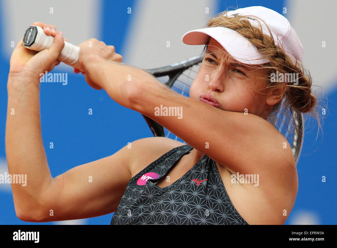 Nuremberg, Allemagne. 21 mai, 2015. Yulia Putintseva du Kazakhstan en action au cours de la 1/4 de finale du tournoi de tennis WTA match contre Karin Knapp de l'Italie à Nuremberg, Allemagne, 21 mai 2015. Photo : DANIEL KARMANN/dpa/Alamy Live News Banque D'Images